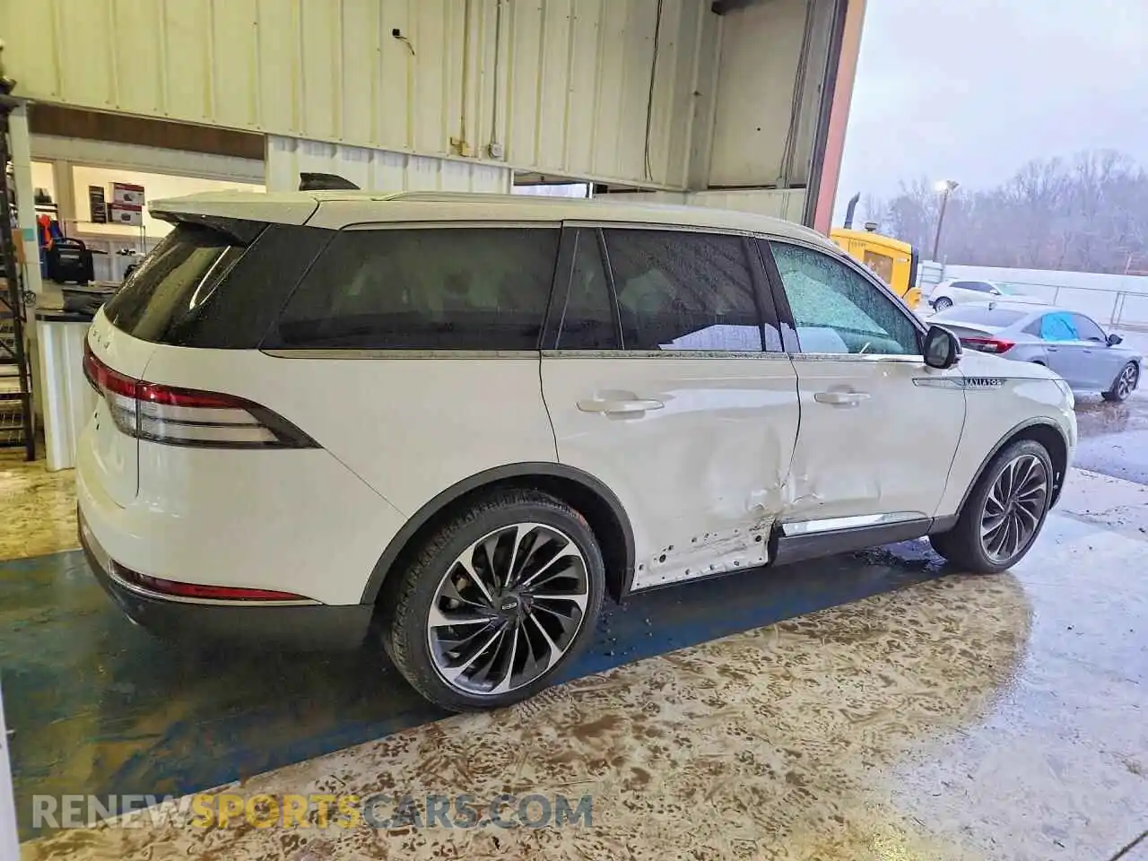 3 Photograph of a damaged car 5LM5J7WC6SGL10461 LINCOLN AVIATOR 2025