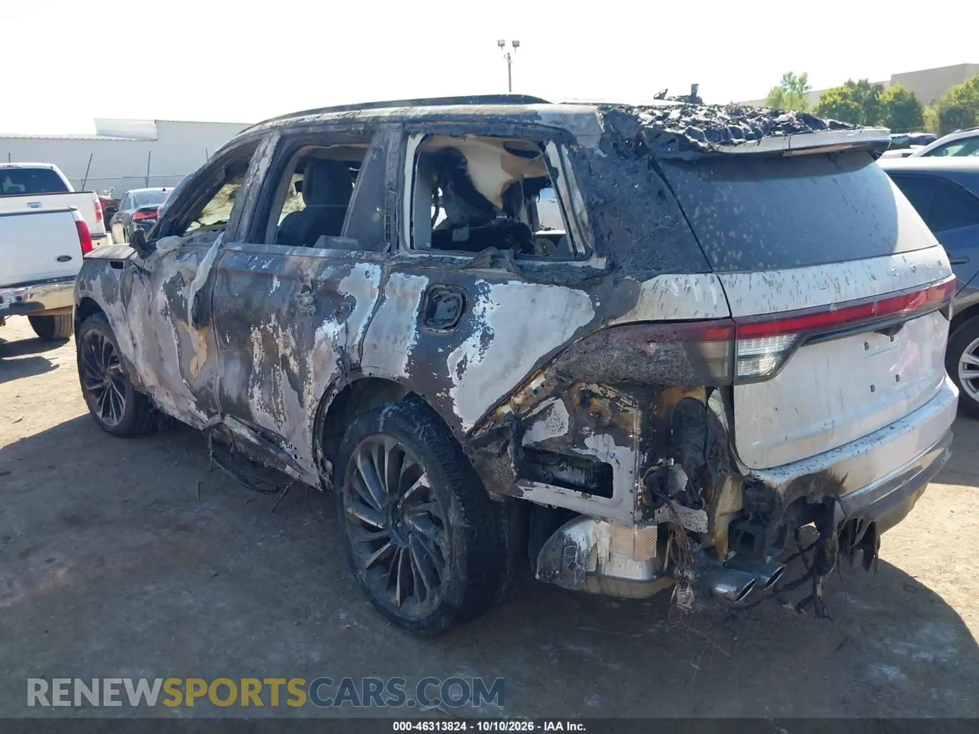 3 Photograph of a damaged car 5LM5J7XCXTGL17638 LINCOLN AVIATOR 2026