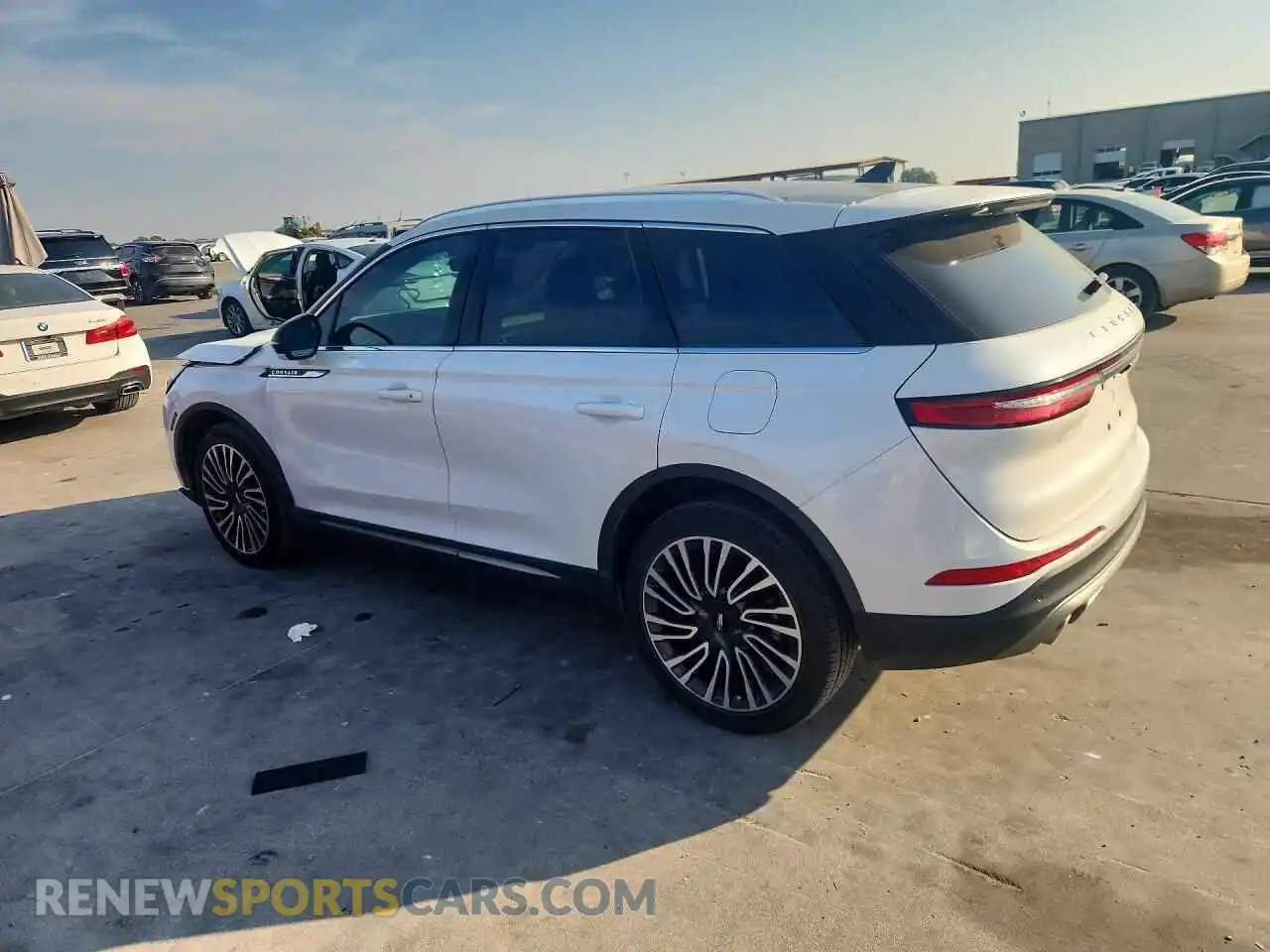 2 fotografías del automóvil dañado 5LMCJ2D91MUL23088 LINCOLN CORSAIR 2021
