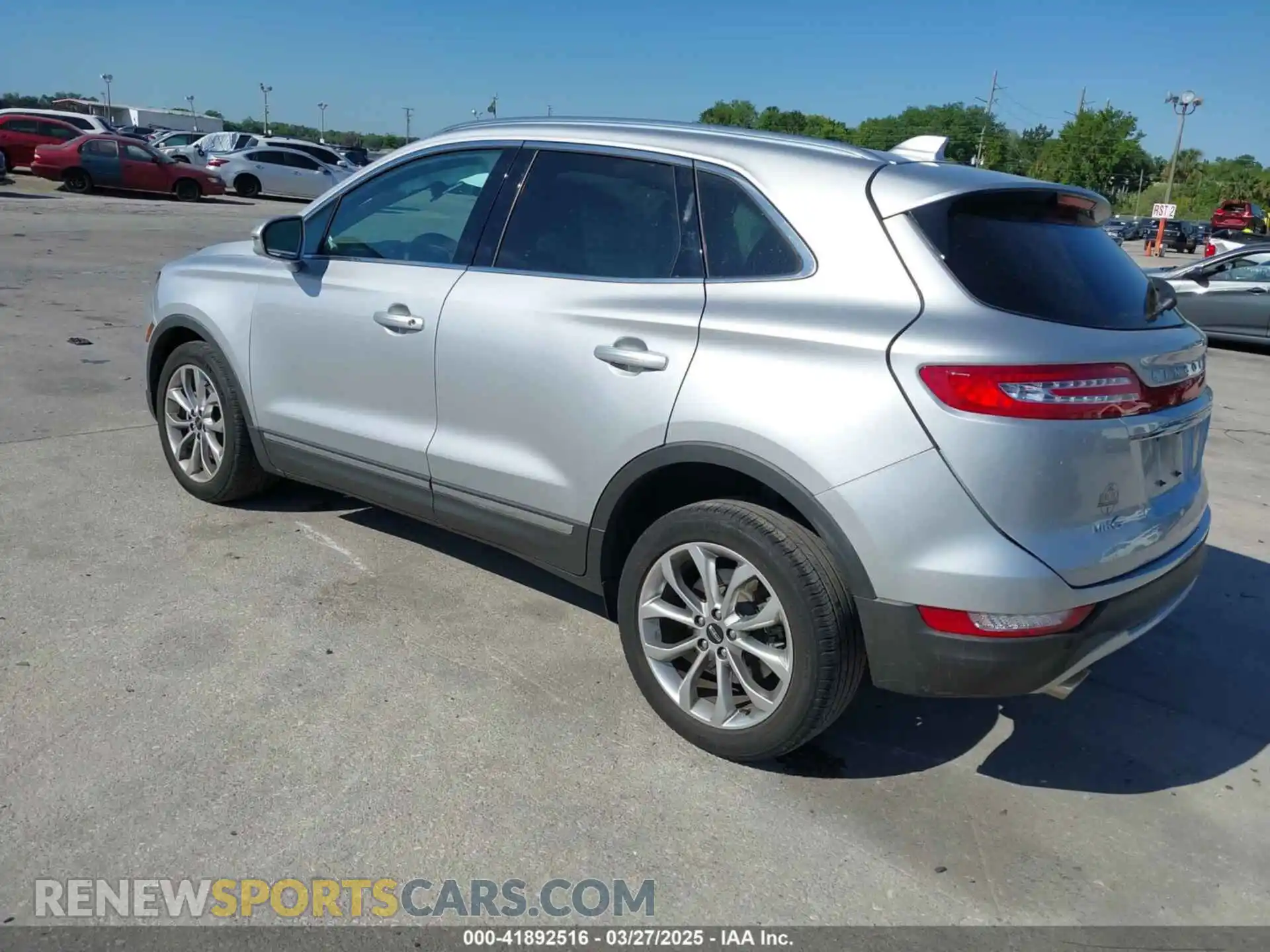 3 Photograph of a damaged car 5LMCJ2C95KUL37381 LINCOLN MKC 2019