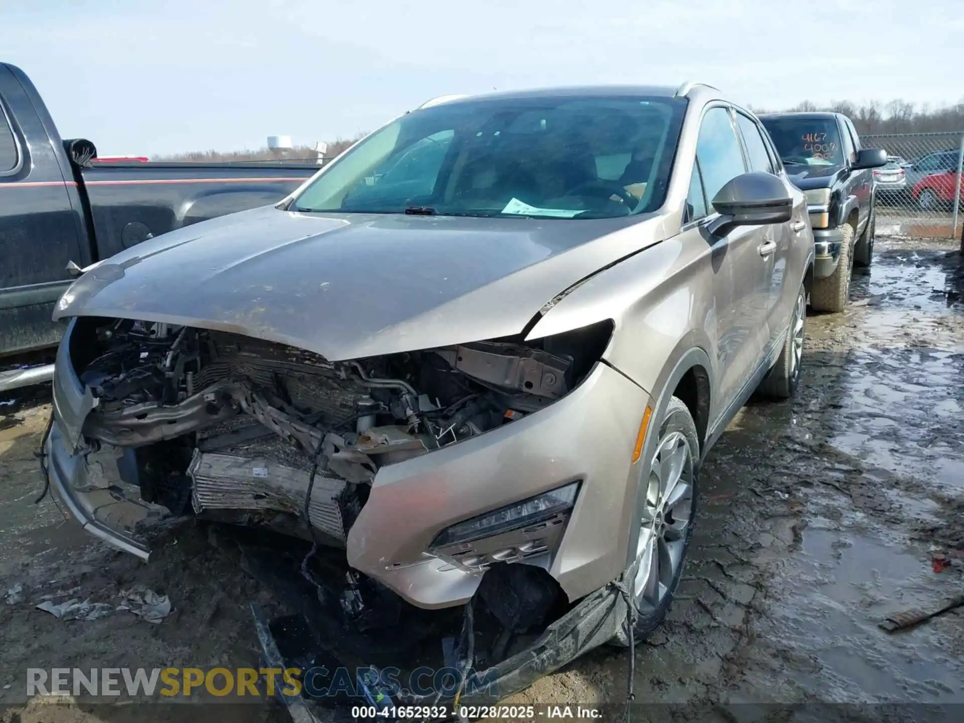 2 fotografías del automóvil dañado 5LMCJ2D92KUL12338 LINCOLN MKC 2019
