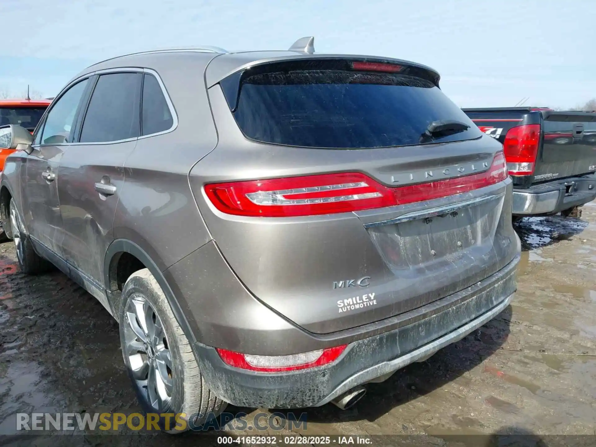 3 fotografías del automóvil dañado 5LMCJ2D92KUL12338 LINCOLN MKC 2019