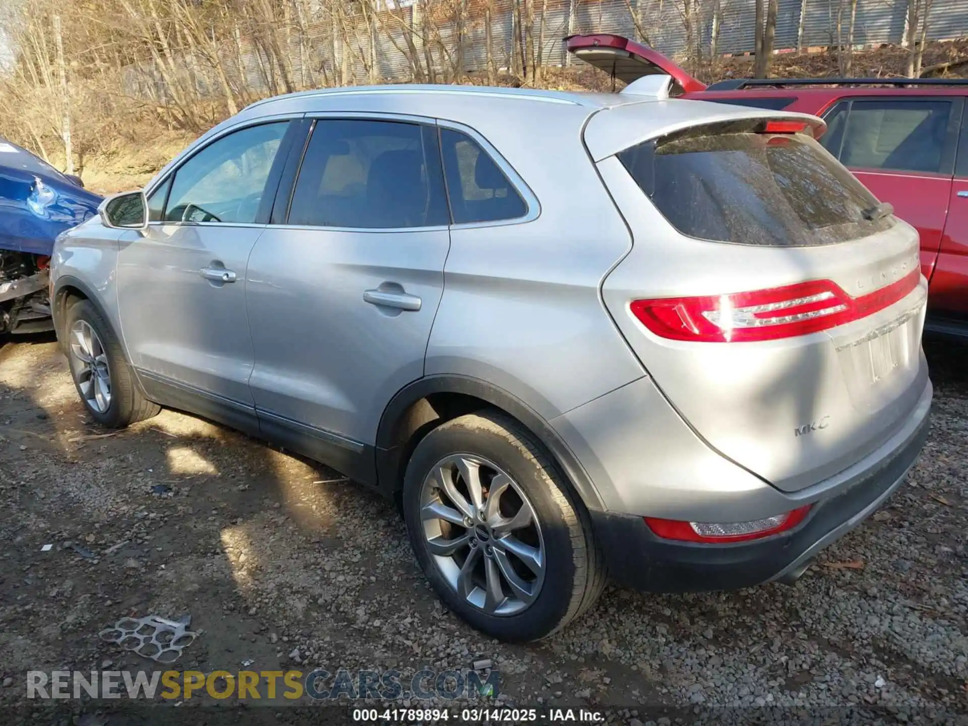 3 Photograph of a damaged car 5LMCJ2D97KUL16479 LINCOLN MKC 2019