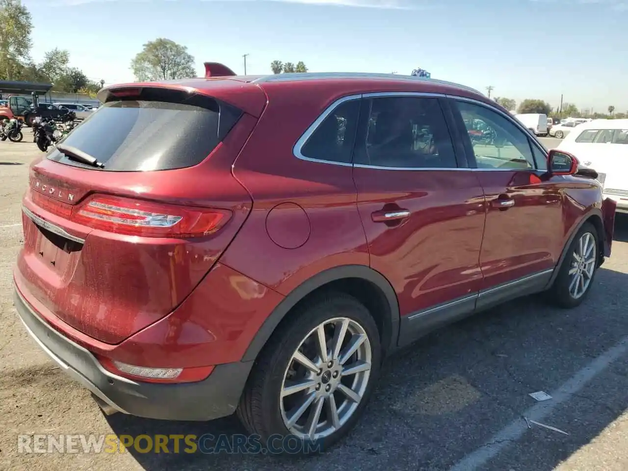 3 Photograph of a damaged car 5LMCJ3C91KUL43975 LINCOLN MKC 2019