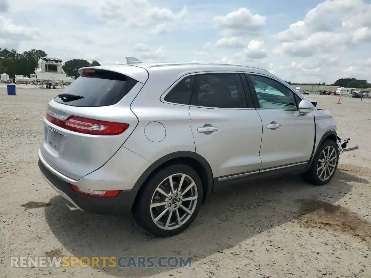 3 Photograph of a damaged car 5LMCJ3C93KUL12114 LINCOLN MKC 2019
