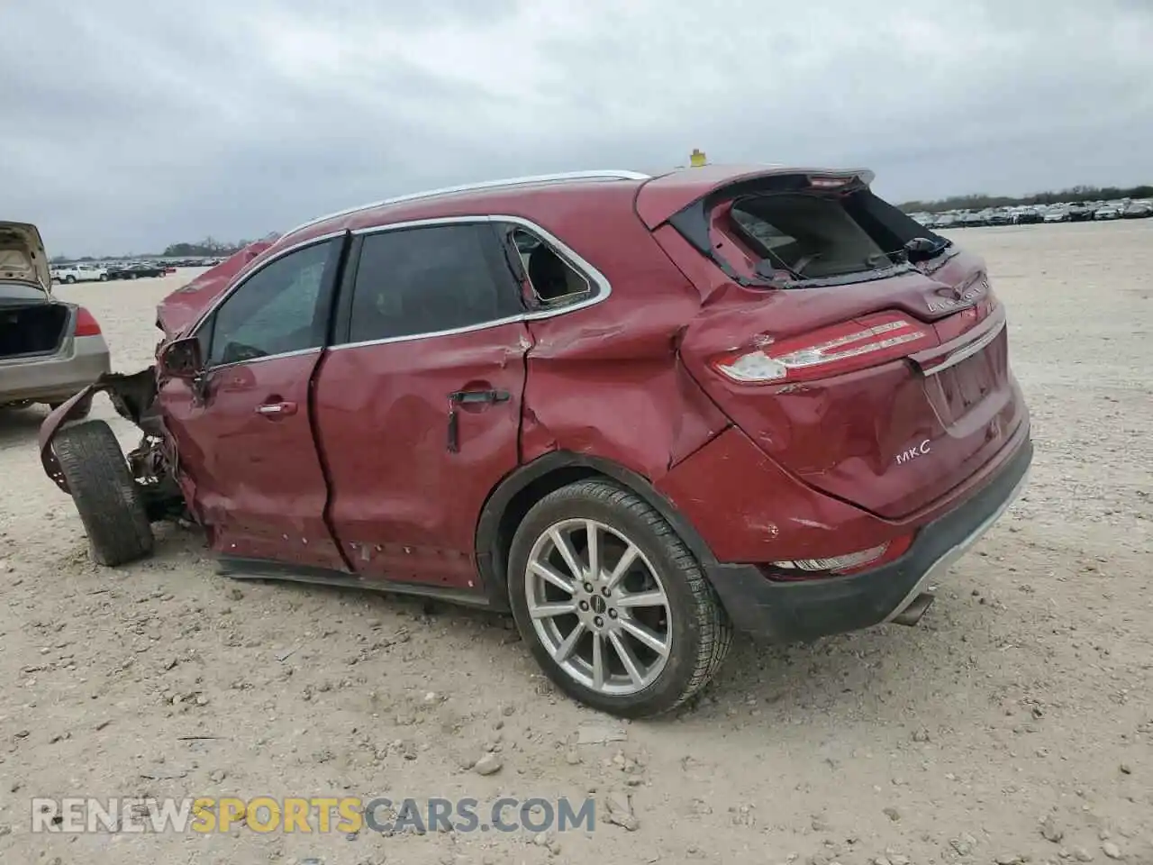 2 Photograph of a damaged car 5LMCJ3C93KUL31990 LINCOLN MKC 2019