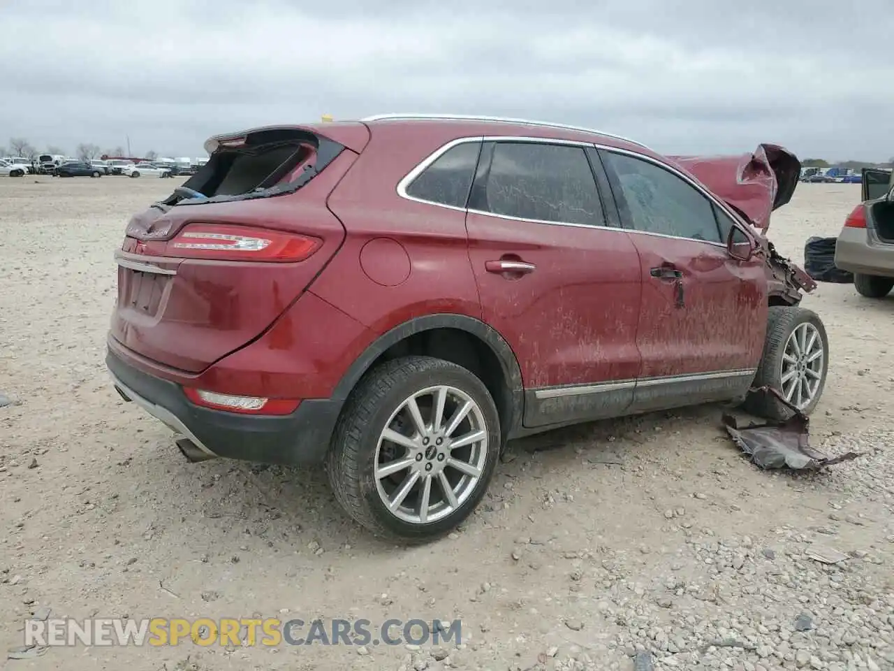 3 Photograph of a damaged car 5LMCJ3C93KUL31990 LINCOLN MKC 2019