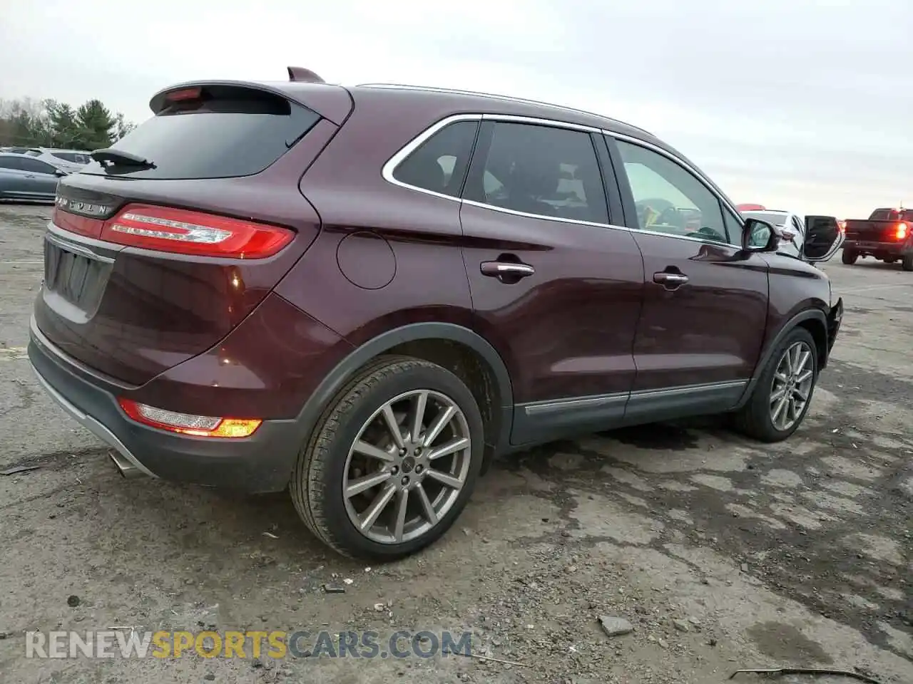 3 Photograph of a damaged car 5LMCJ3C97KUL22967 LINCOLN MKC 2019