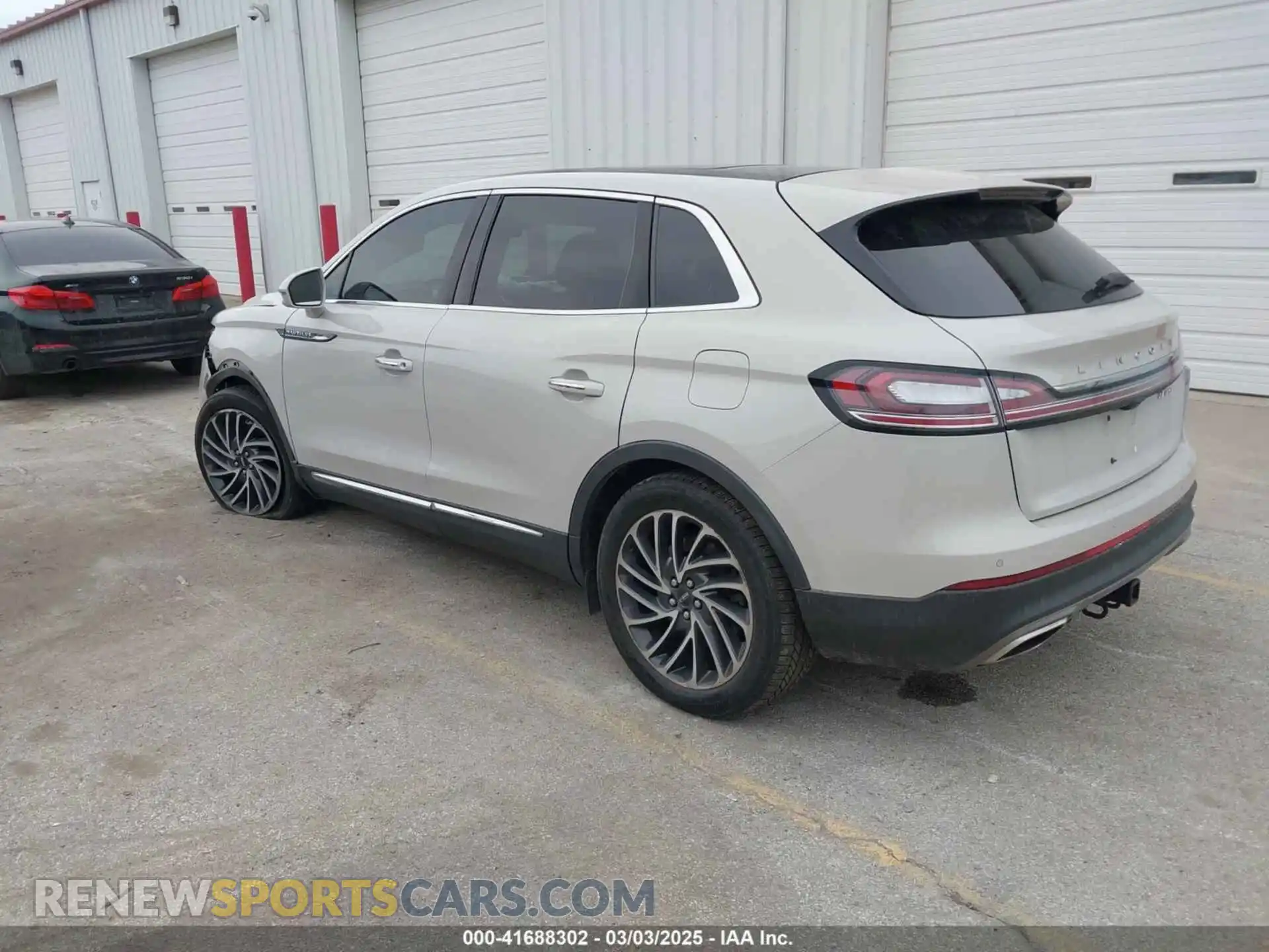 3 Photograph of a damaged car 2LMPJ8LP3KBL17646 LINCOLN NAUTILUS 2019