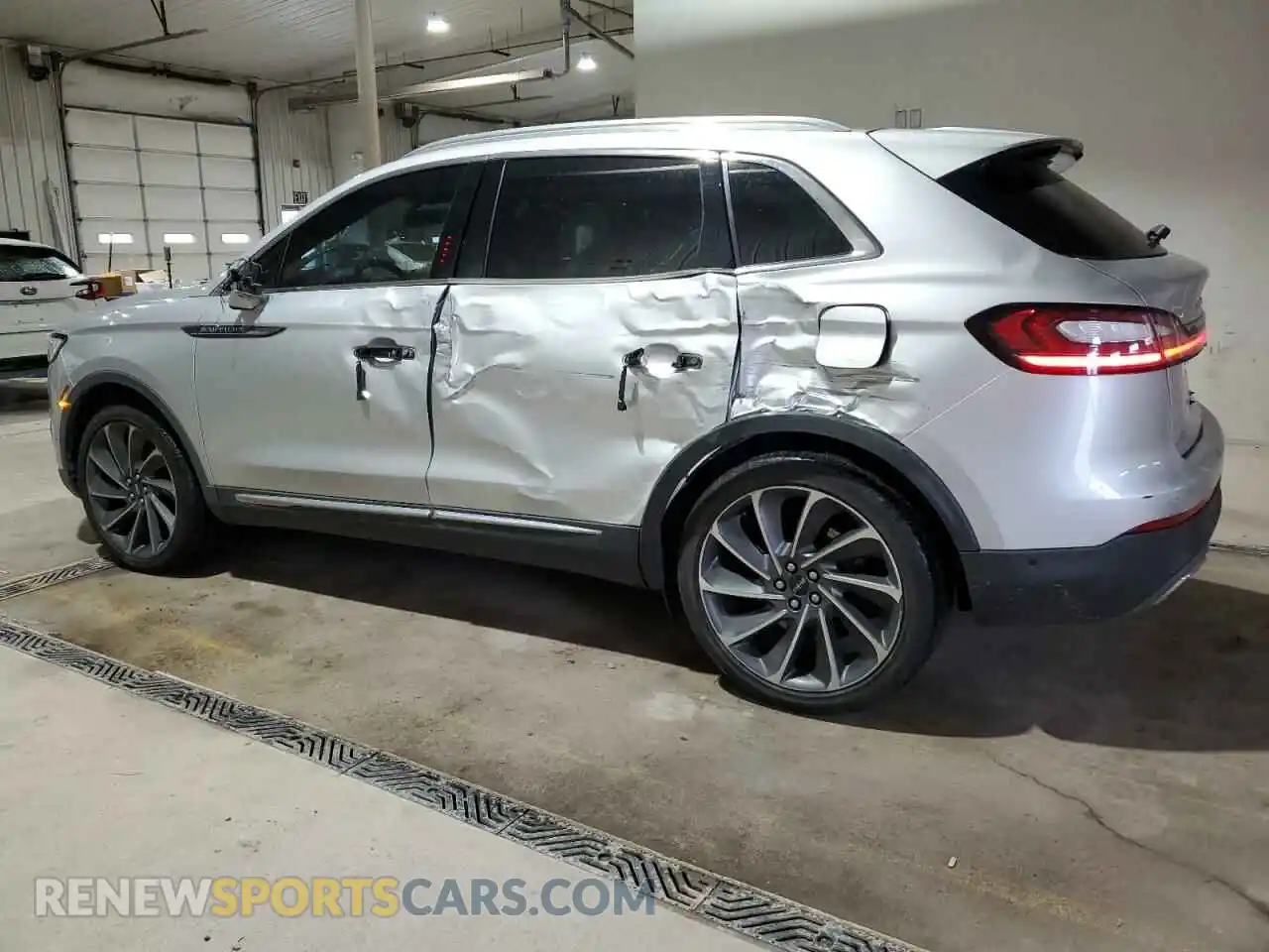 2 Photograph of a damaged car 2LMPJ8LP6KBL32092 LINCOLN NAUTILUS 2019