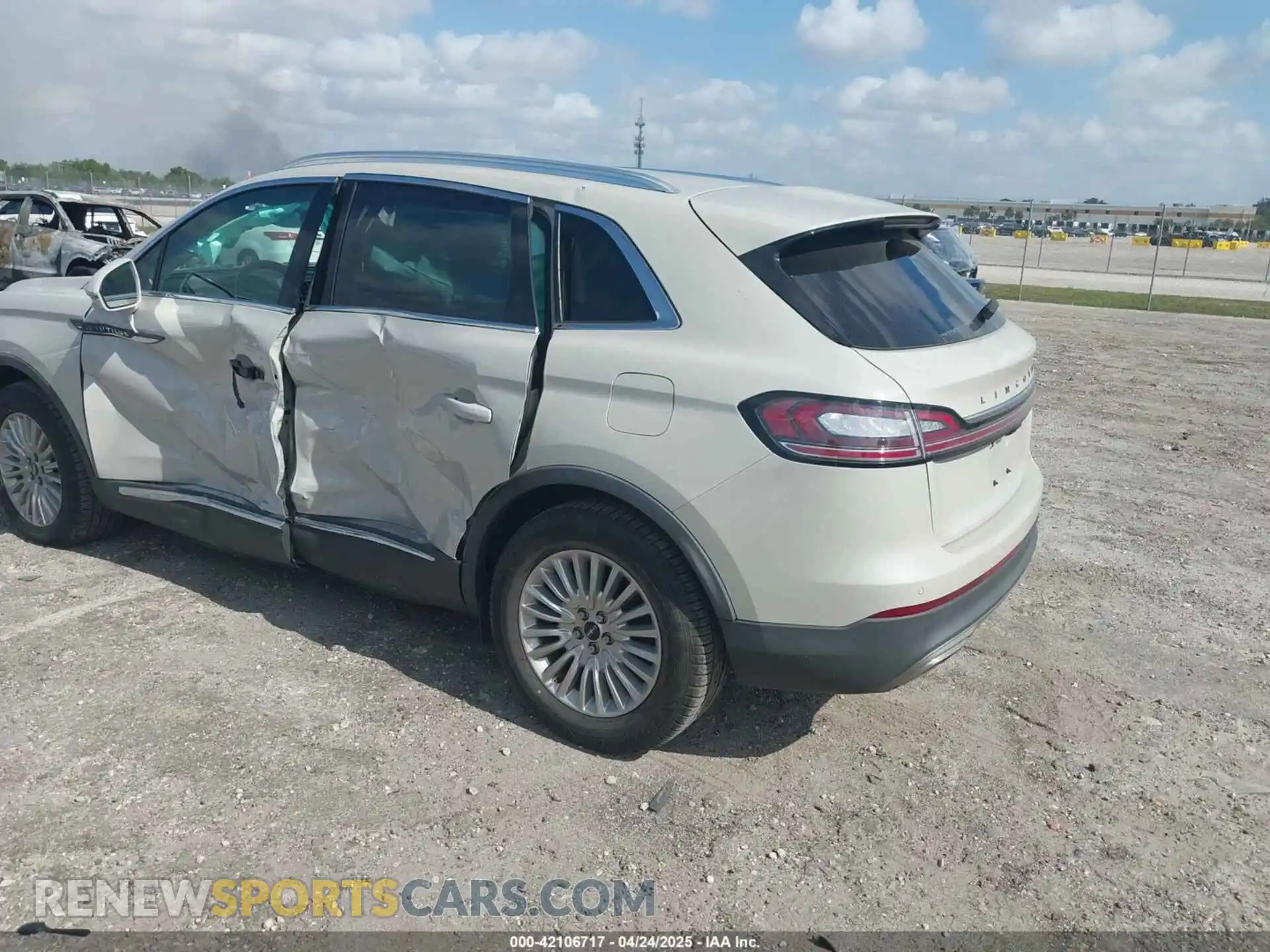 3 Photograph of a damaged car 2LMPJ6J95LBL09249 LINCOLN NAUTILUS 2020