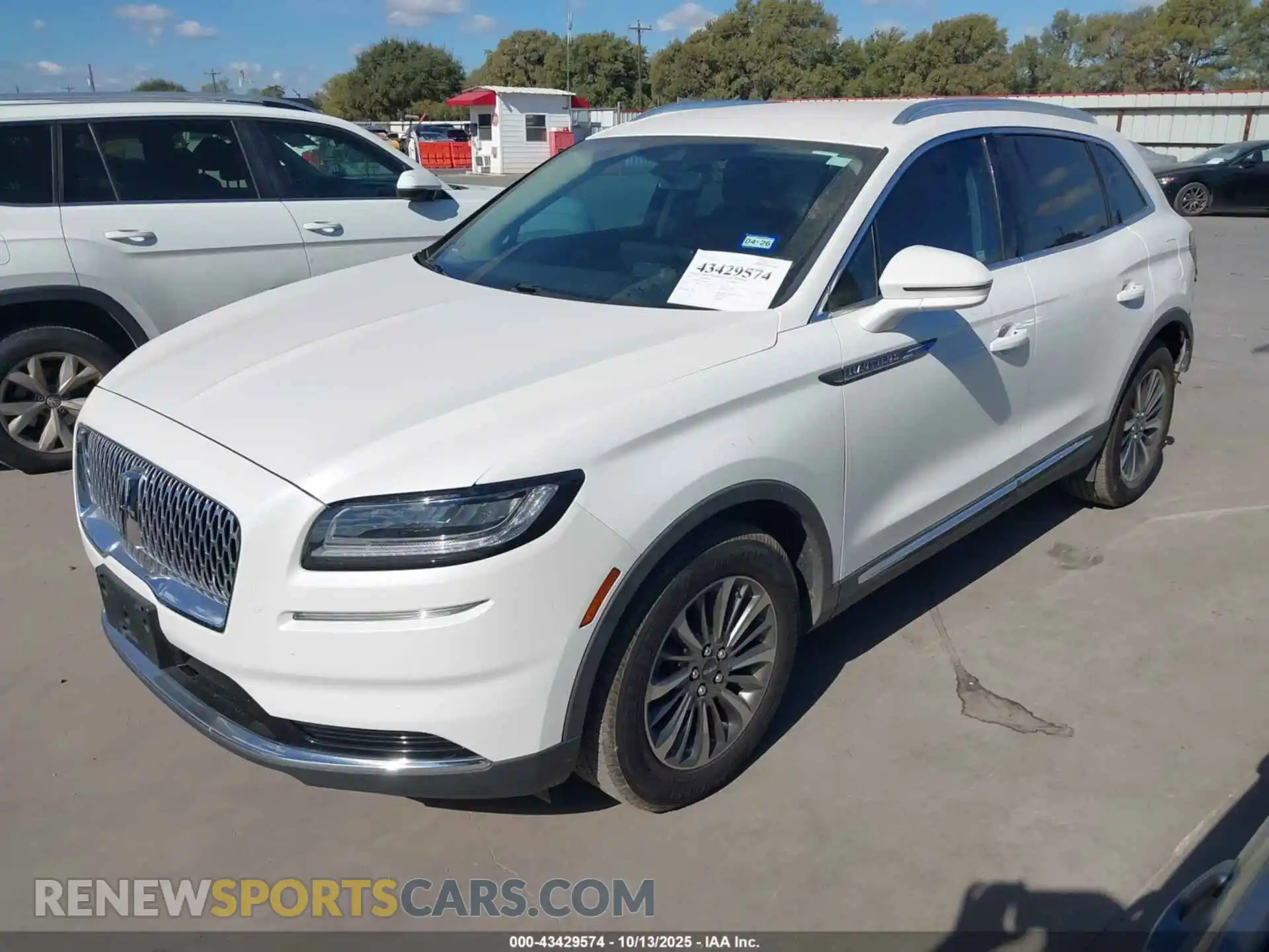 2 Photograph of a damaged car 2LMPJ6J9XMBL15503 LINCOLN NAUTILUS 2021