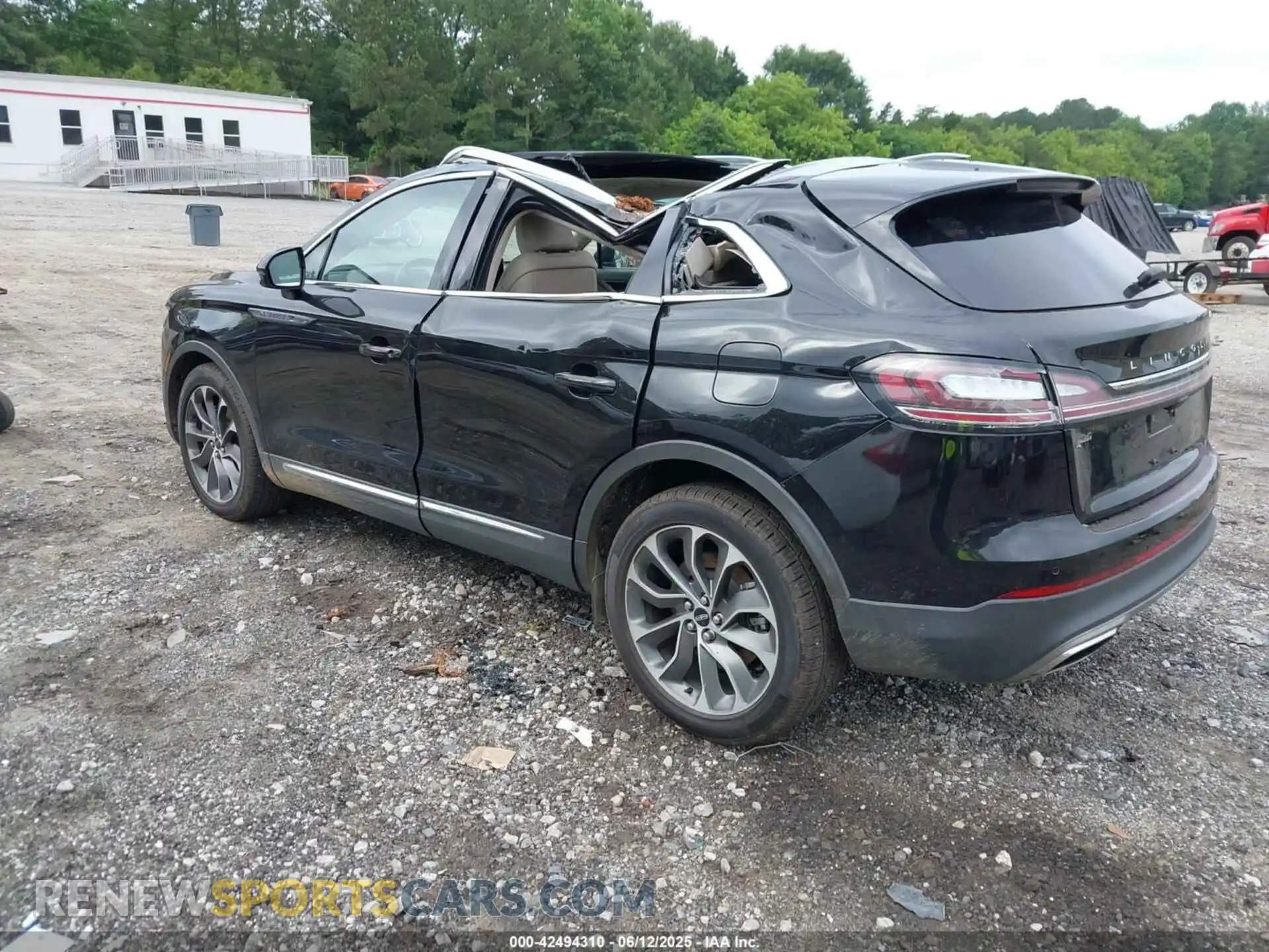 3 Photograph of a damaged car 2LMPJ8K99MBL12344 LINCOLN NAUTILUS 2021