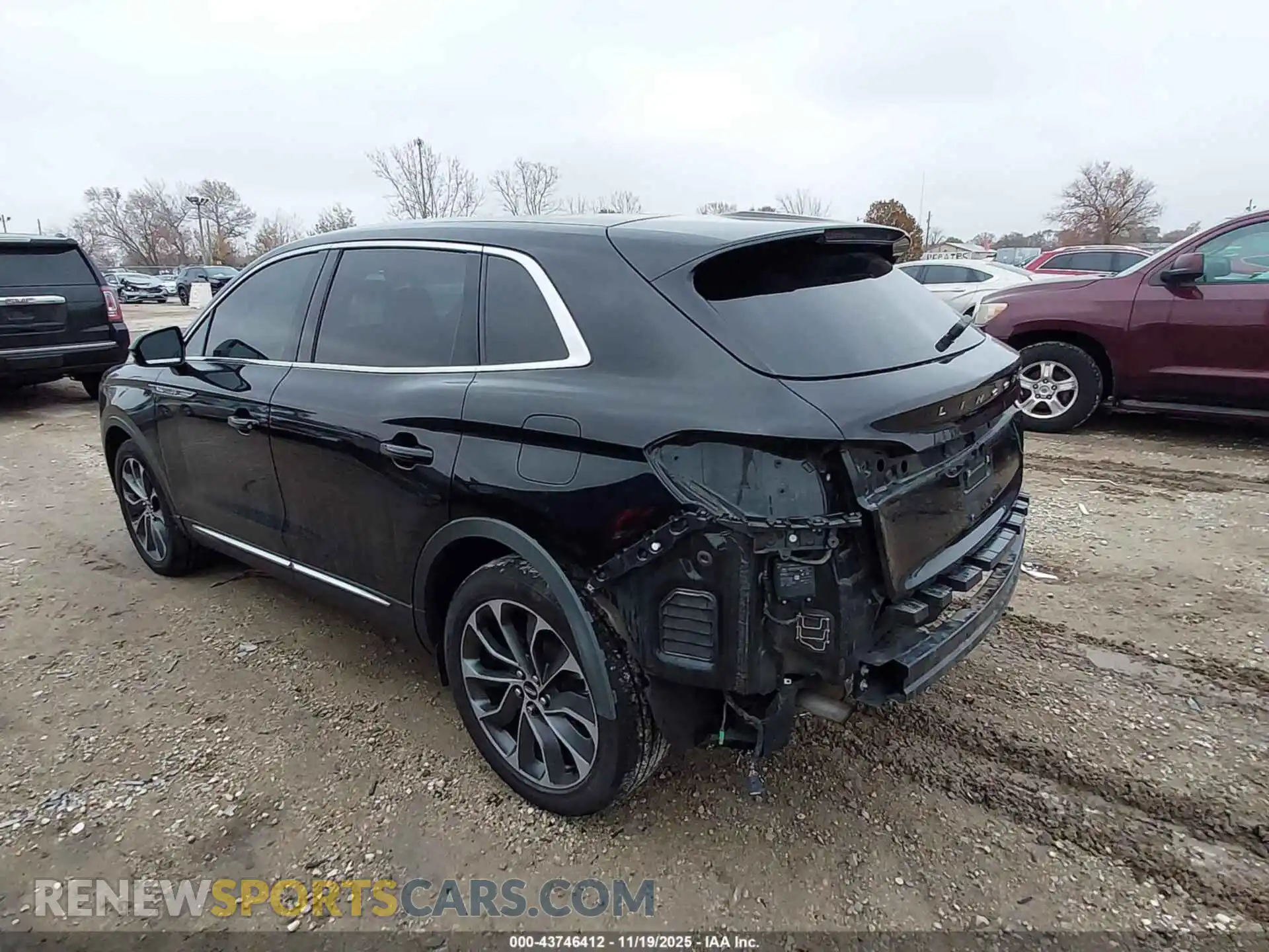 3 Photograph of a damaged car 2LMPJ8K9XMBL13728 LINCOLN NAUTILUS 2021