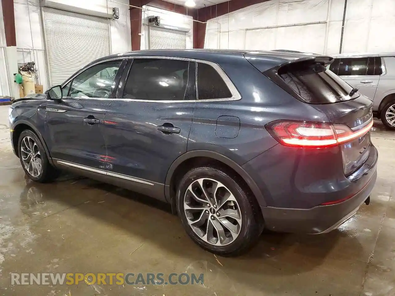 2 Photograph of a damaged car 2LMPJ8KPXMBL16823 LINCOLN NAUTILUS 2021