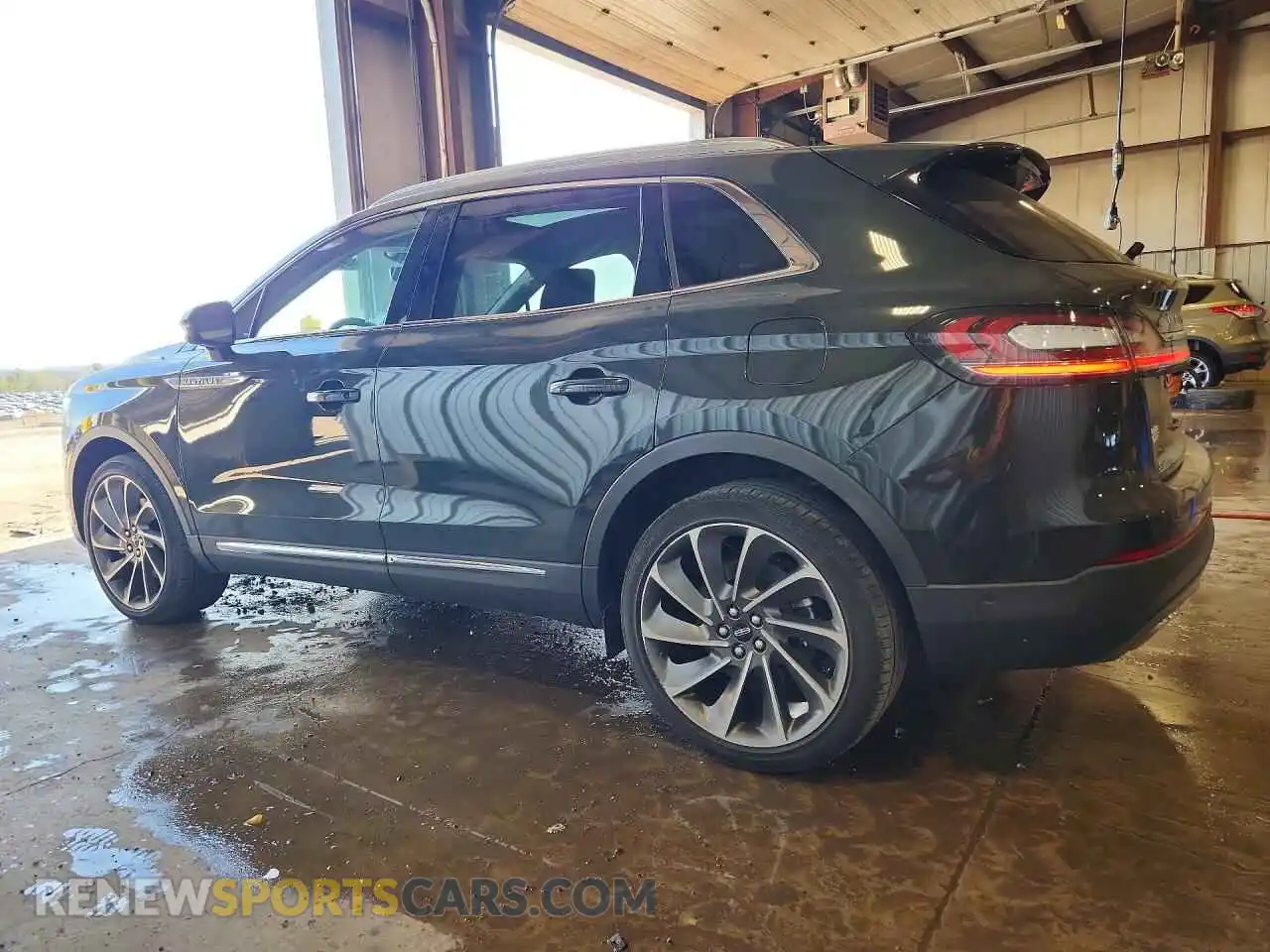 2 Photograph of a damaged car 2LMPJ8KP9NBL17091 LINCOLN NAUTILUS 2022
