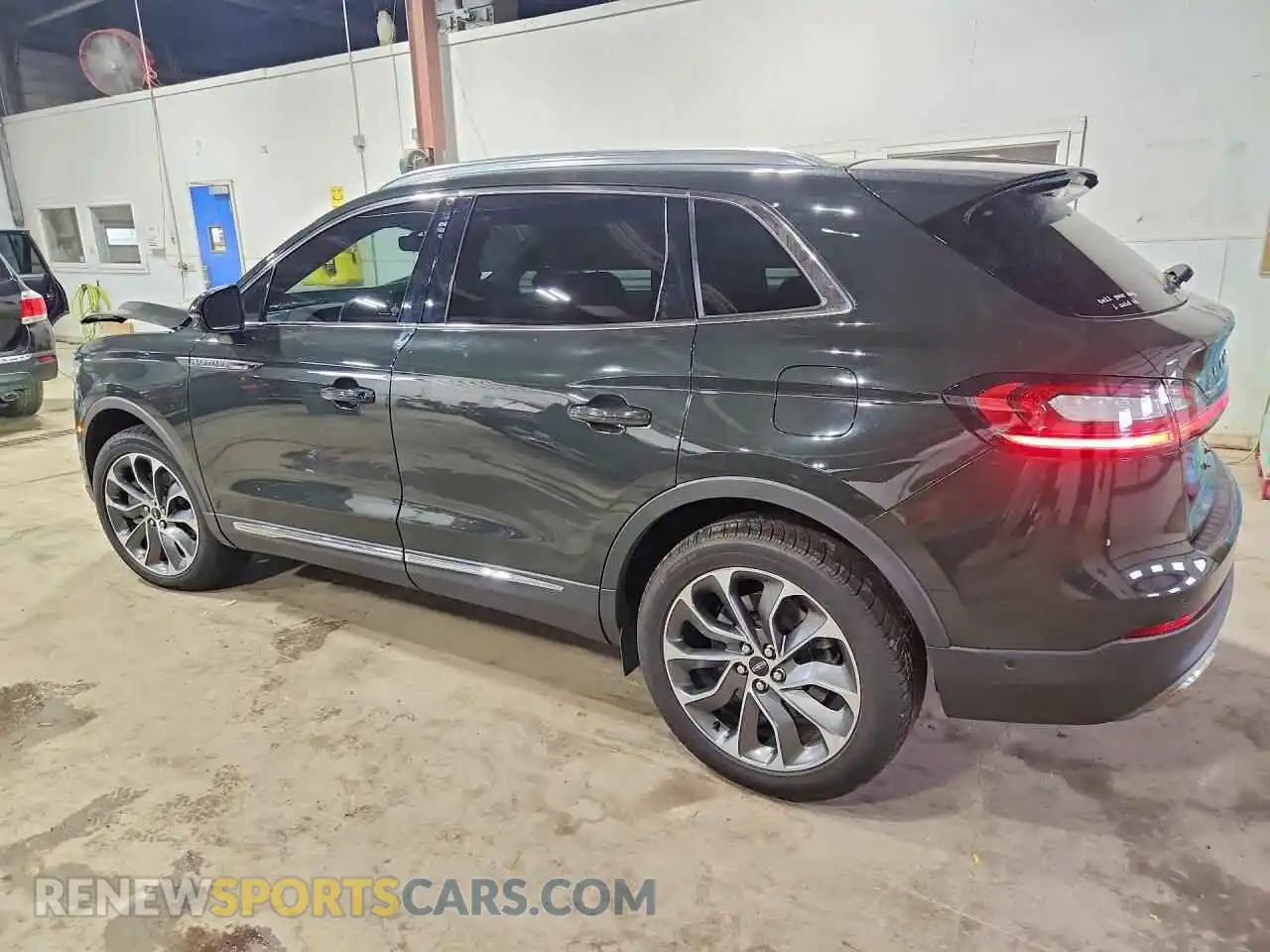 2 fotografías del automóvil dañado 2LMPJ8KP3PBL08292 LINCOLN NAUTILUS 2023