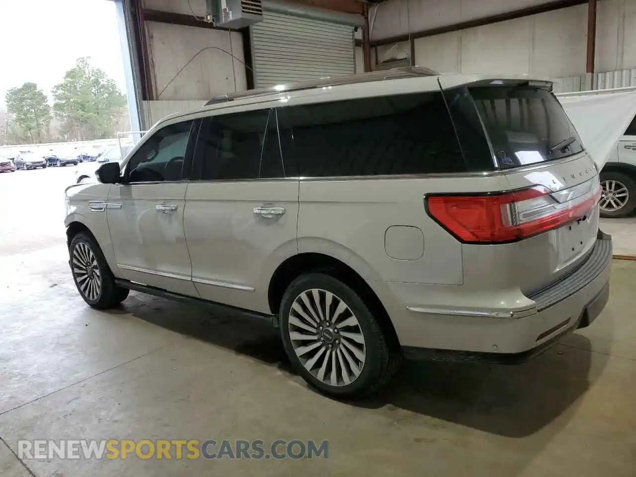 2 fotografías del automóvil dañado 5LMJJ2LT9KEL12626 LINCOLN NAVIGATOR 2019