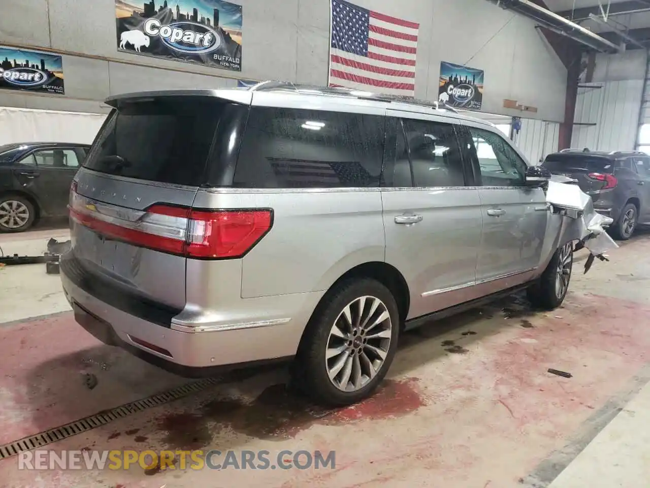 3 Photograph of a damaged car 5LMJJ2LT6LEL17168 LINCOLN NAVIGATOR 2020