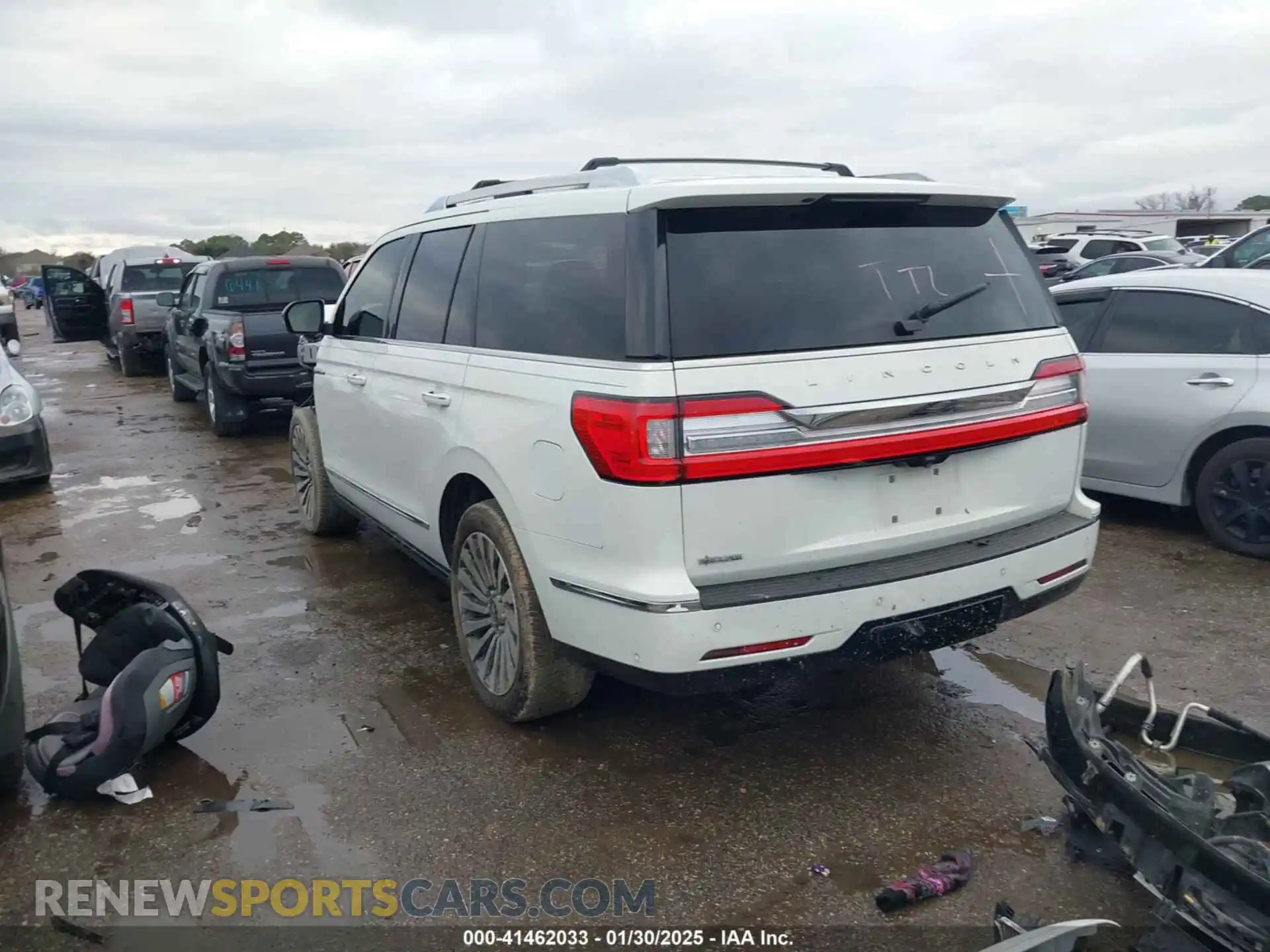 3 Photograph of a damaged car 5LMJJ2LT7LEL05241 LINCOLN NAVIGATOR 2020