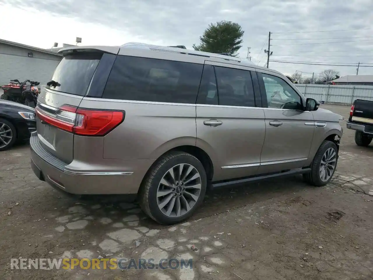 3 Photograph of a damaged car 5LMJJ2LT7LEL15137 LINCOLN NAVIGATOR 2020
