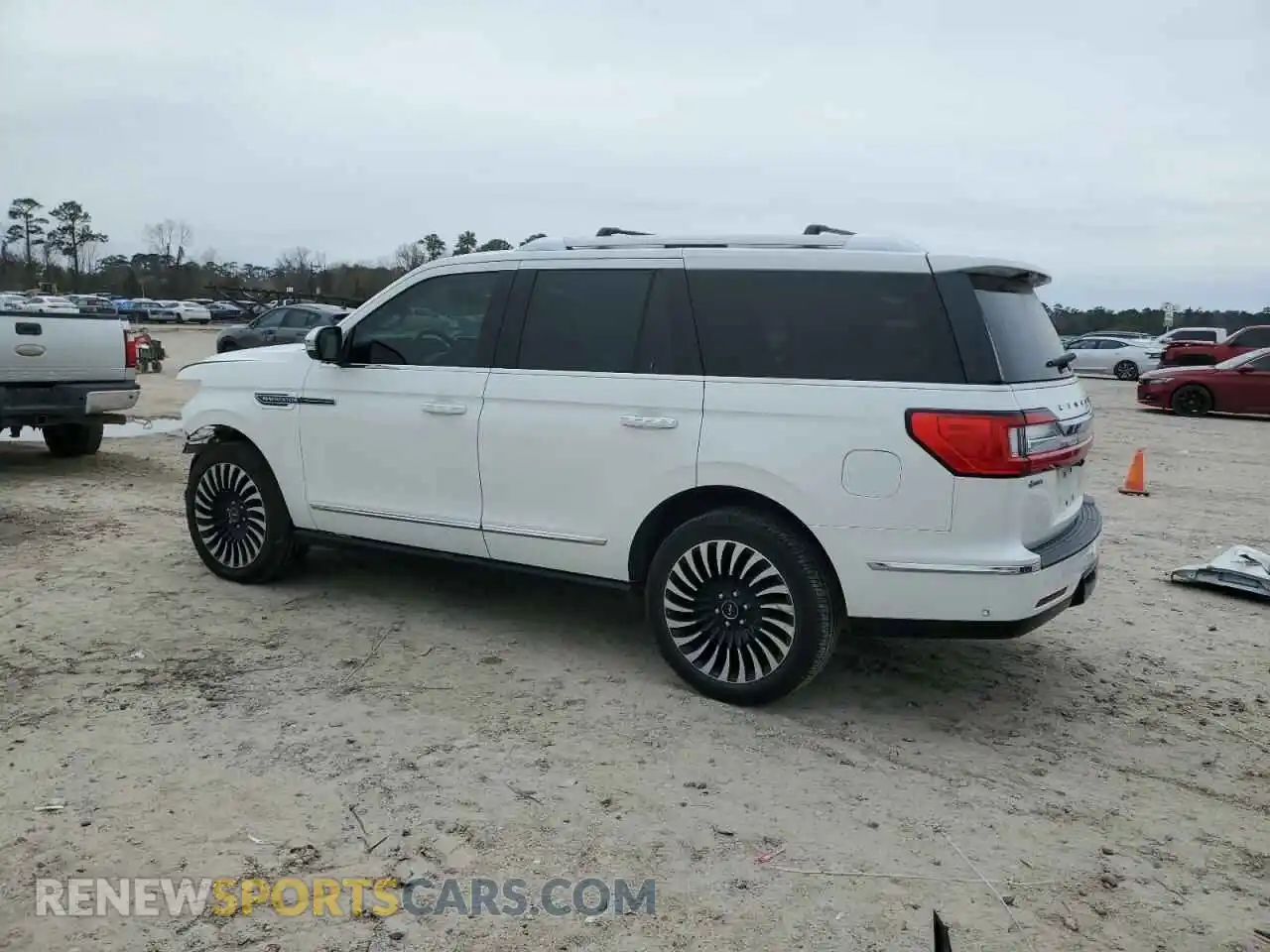 2 Photograph of a damaged car 5LMJJ2TT7LEL19771 LINCOLN NAVIGATOR 2020