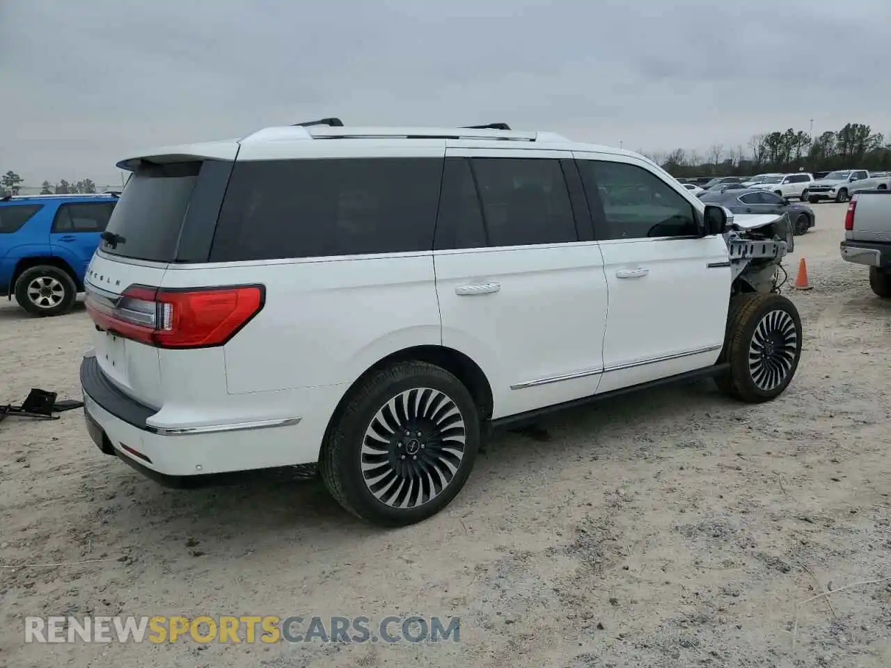 3 Photograph of a damaged car 5LMJJ2TT7LEL19771 LINCOLN NAVIGATOR 2020