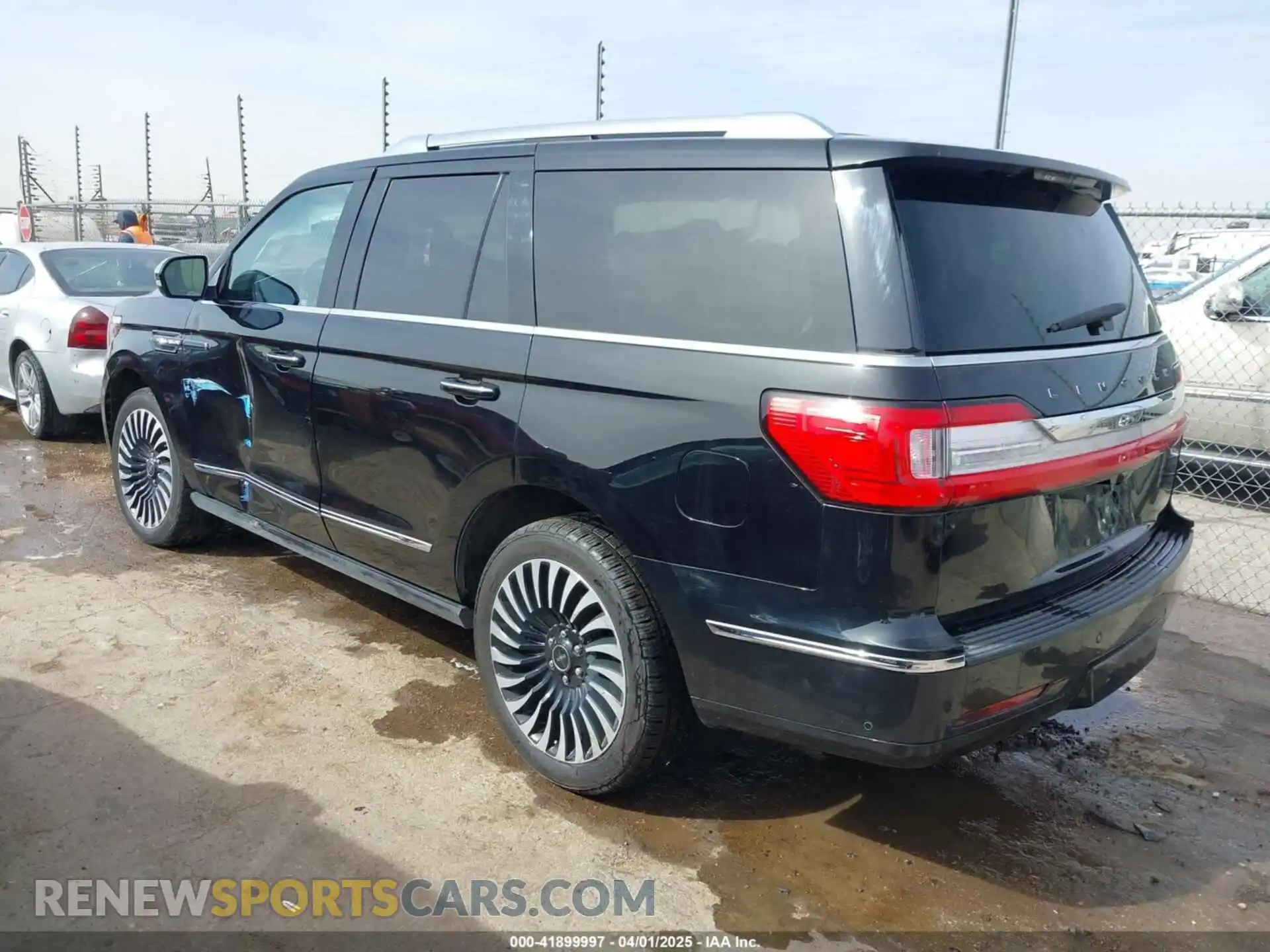 3 Photograph of a damaged car 5LMJJ2TTXLEL17917 LINCOLN NAVIGATOR 2020