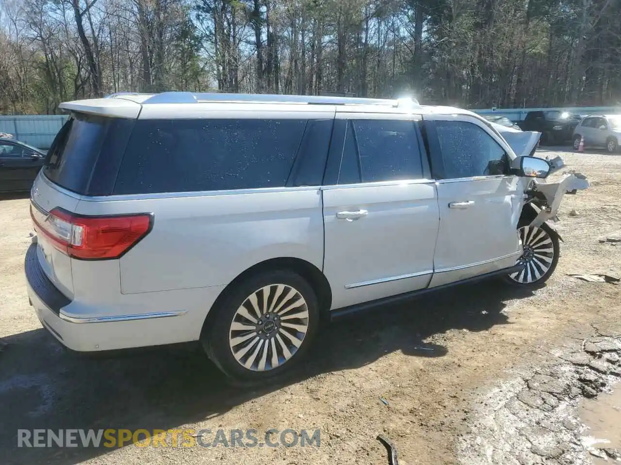 3 Фотография поврежденного автомобиля 5LMJJ3LT1LEL17438 LINCOLN NAVIGATOR 2020
