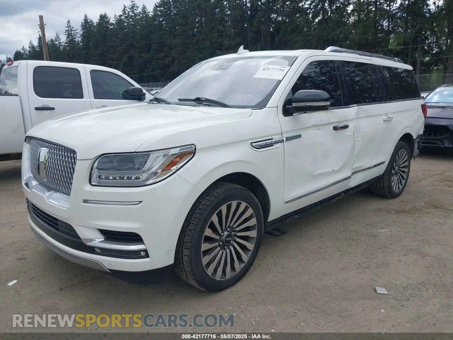 2 Photograph of a damaged car 5LMJJ3LT3LEL05128 LINCOLN NAVIGATOR 2020