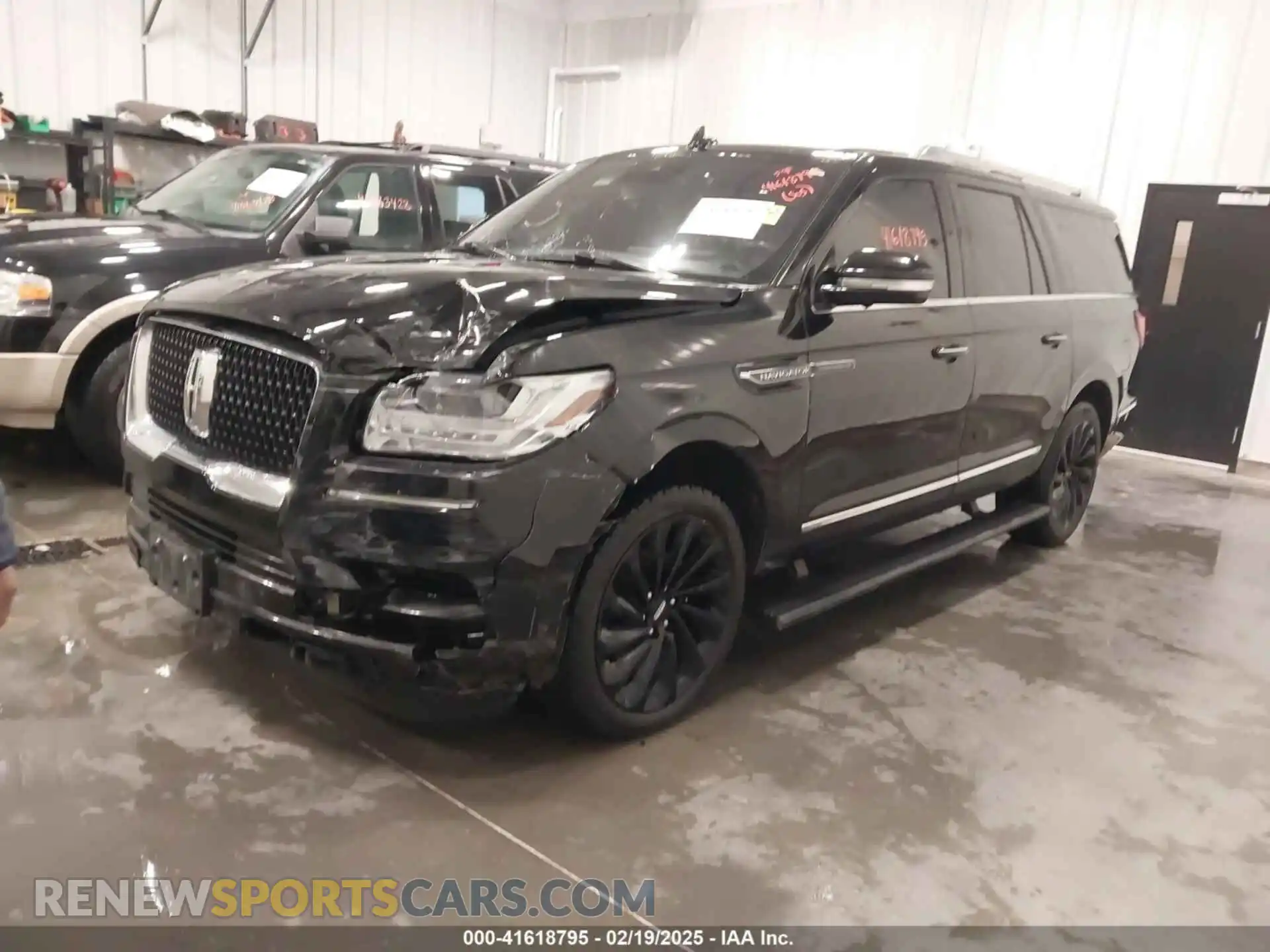 2 Photograph of a damaged car 5LMJJ3LT3LEL18476 LINCOLN NAVIGATOR 2020