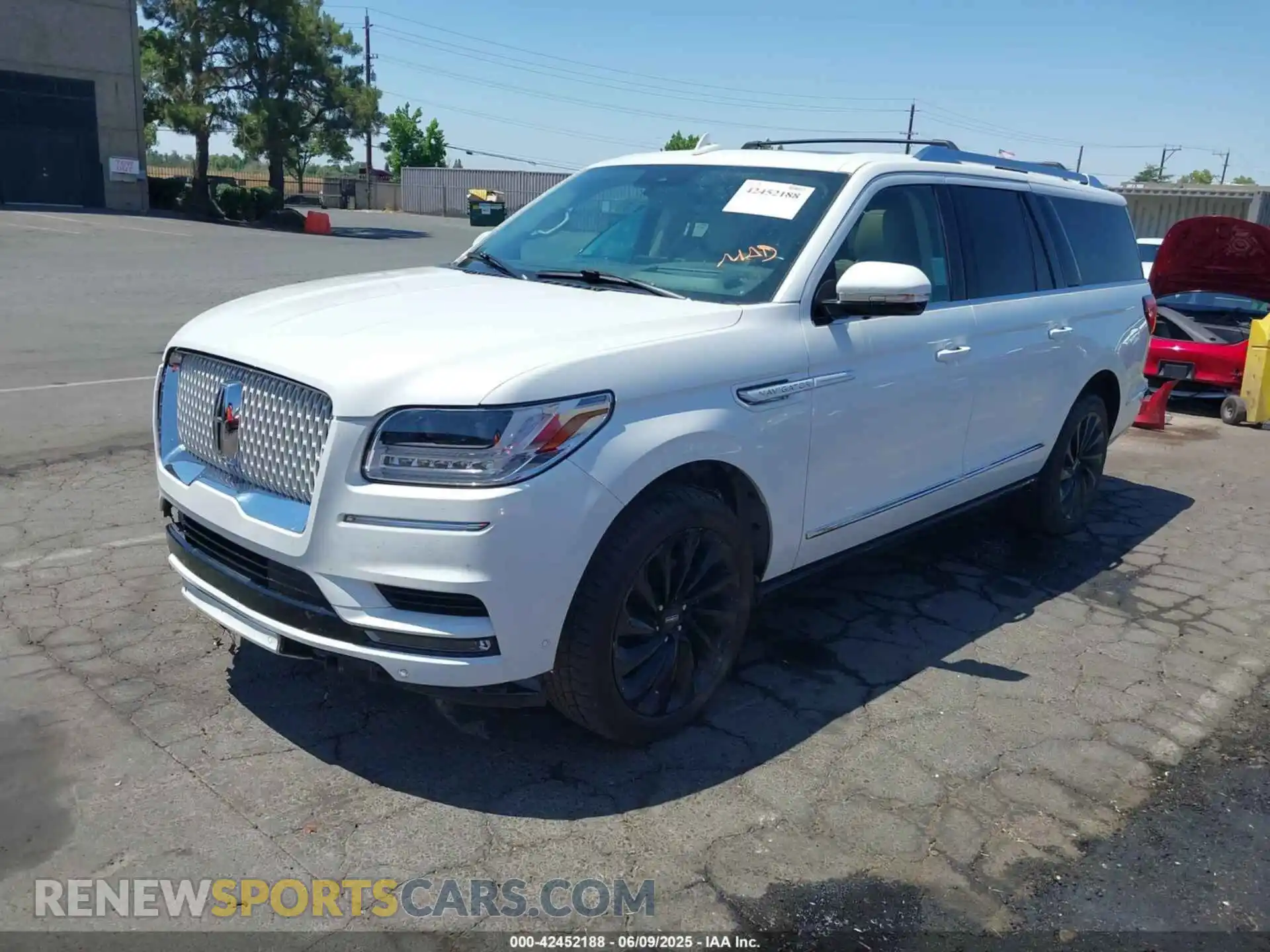 2 Photograph of a damaged car 5LMJJ3LT9LEL17509 LINCOLN NAVIGATOR 2020
