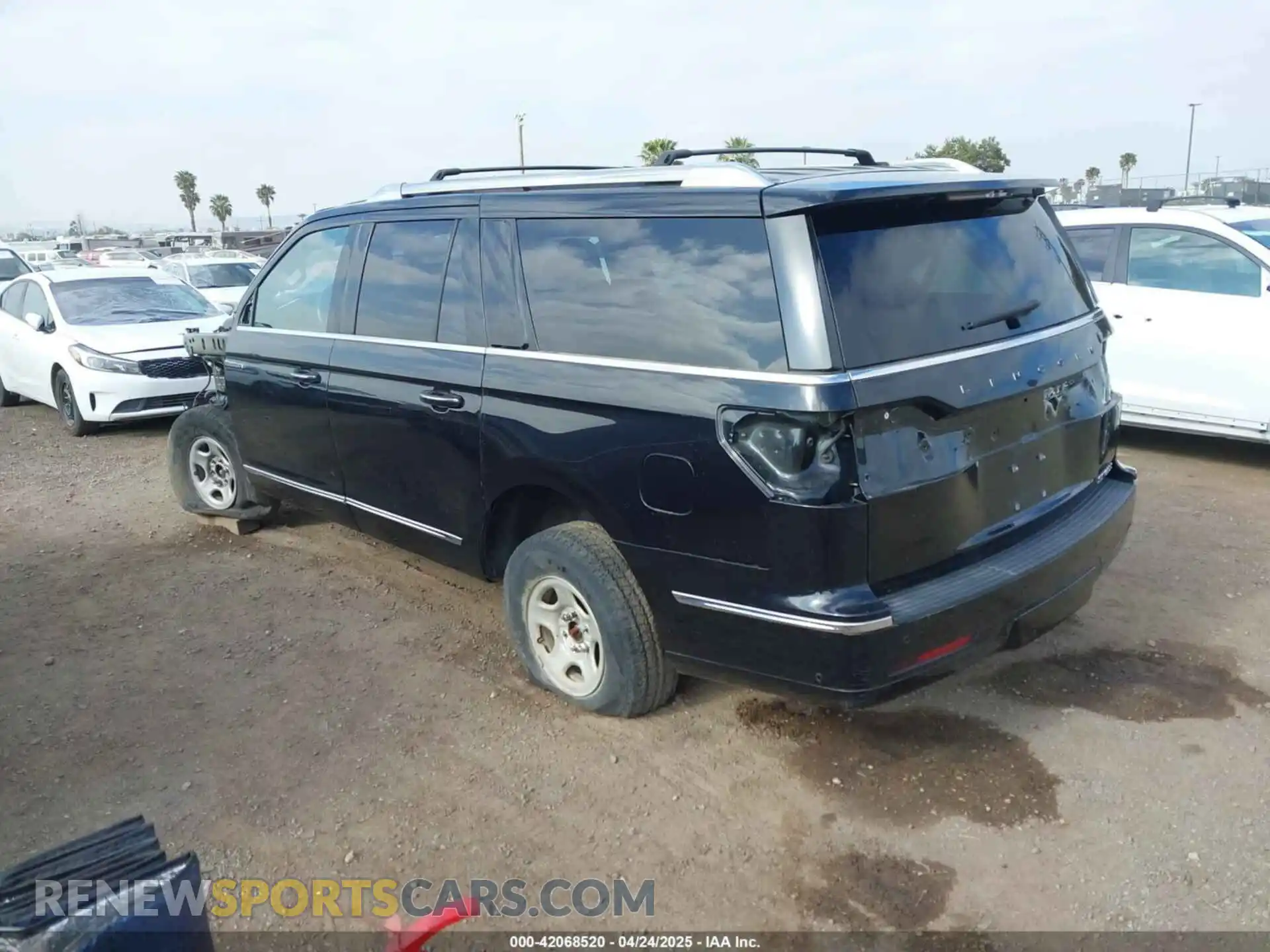 3 Photograph of a damaged car 5LMJJ3TT6LEL09528 LINCOLN NAVIGATOR 2020