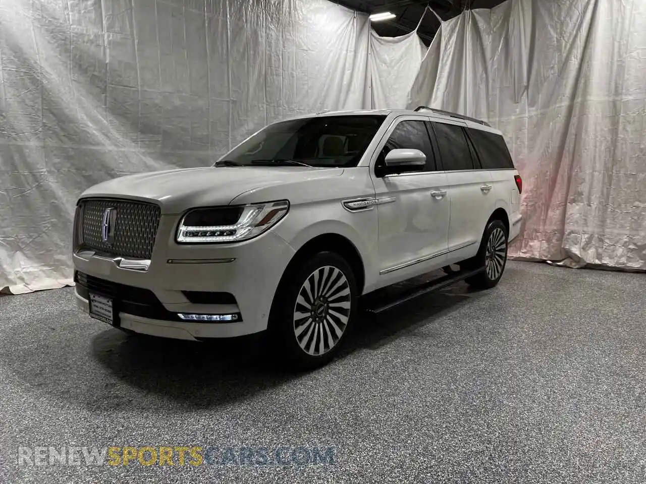 2 fotografías del automóvil dañado 5LMJJ2LT4MEL11001 LINCOLN NAVIGATOR 2021