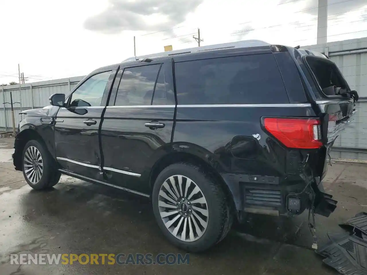 2 fotografías del automóvil dañado 5LMJJ2LT8MEL06240 LINCOLN NAVIGATOR 2021