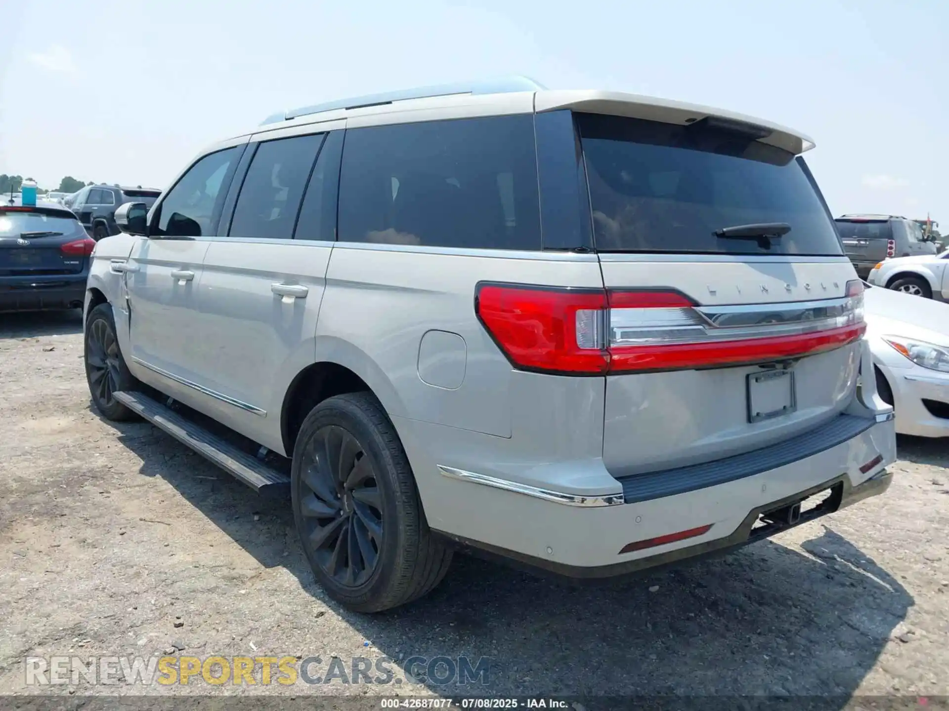 3 fotografías del automóvil dañado 5LMJJ2LTXMEL11259 LINCOLN NAVIGATOR 2021