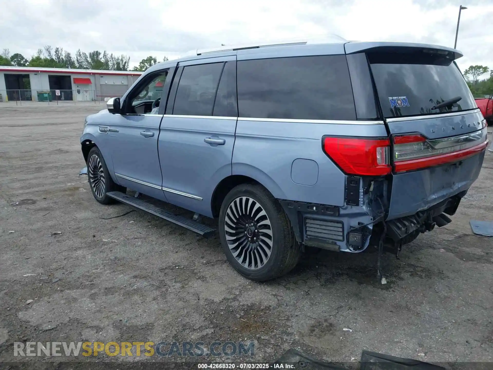 3 fotografías del automóvil dañado 5LMJJ2TT0MEL09116 LINCOLN NAVIGATOR 2021