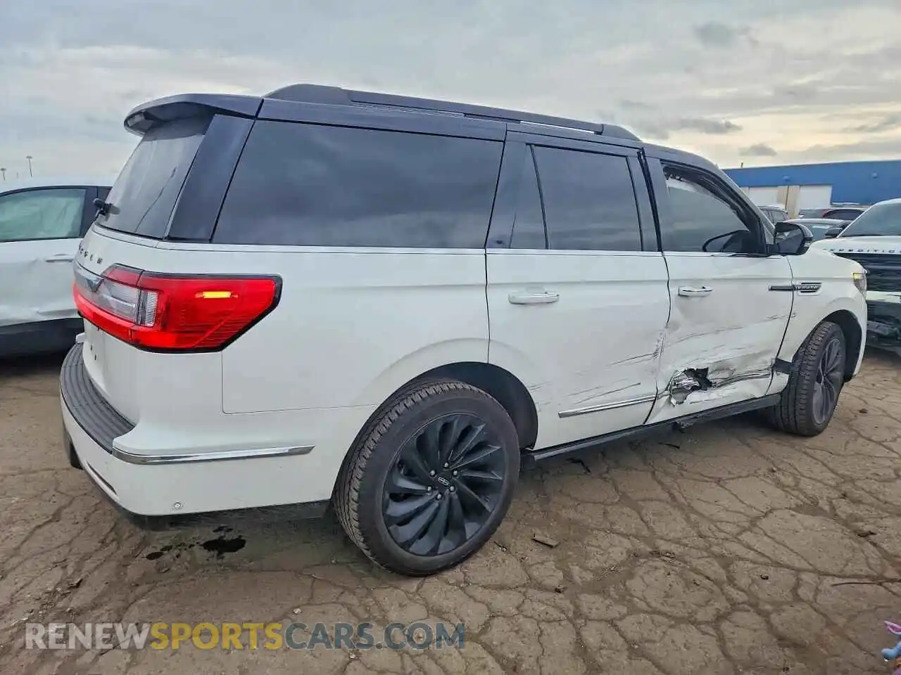 3 Фотография поврежденного автомобиля 5LMJJ2TT8MEL11888 LINCOLN NAVIGATOR 2021