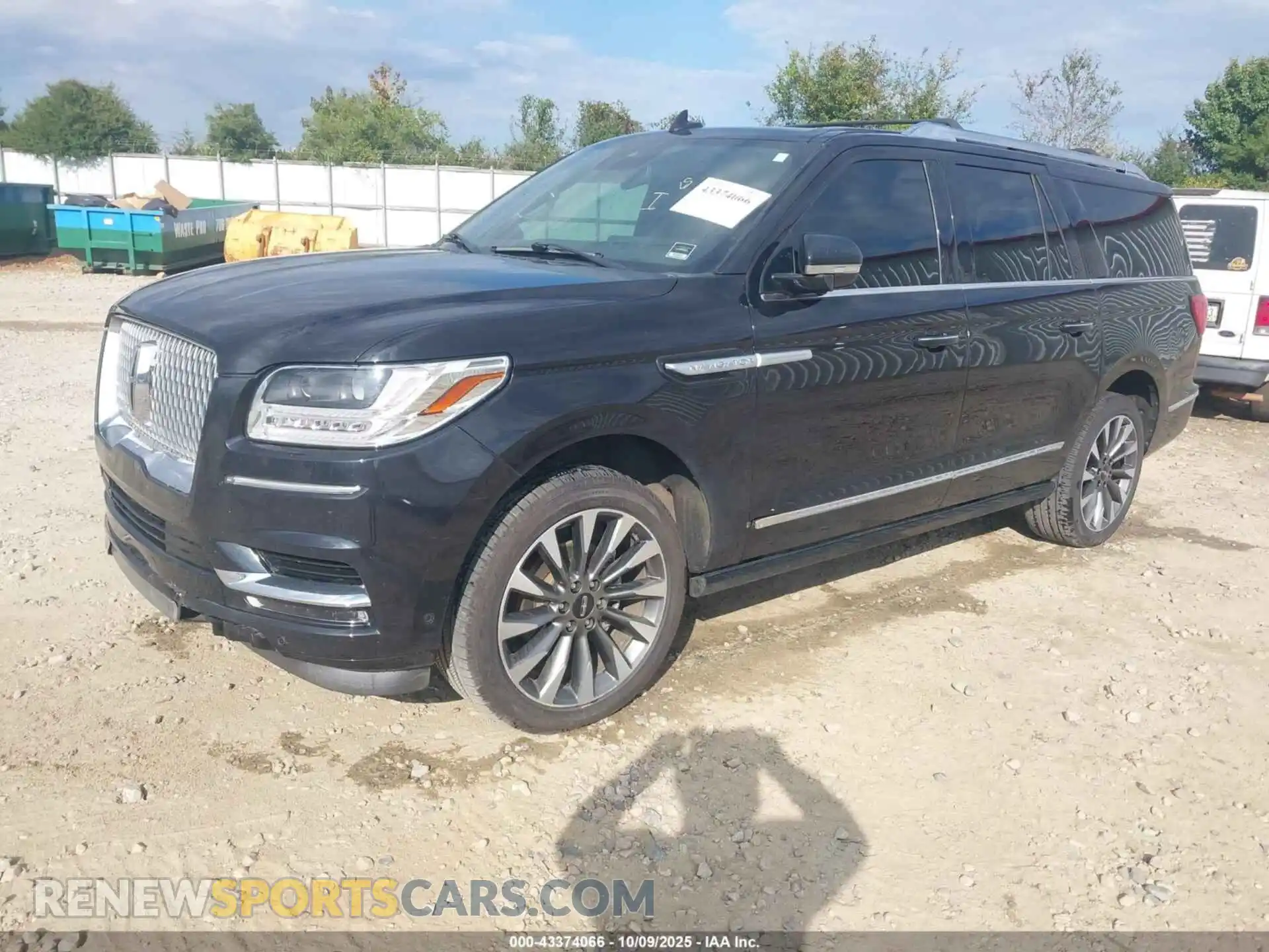 2 fotografías del automóvil dañado 5LMJJ3LT2MEL05719 LINCOLN NAVIGATOR 2021