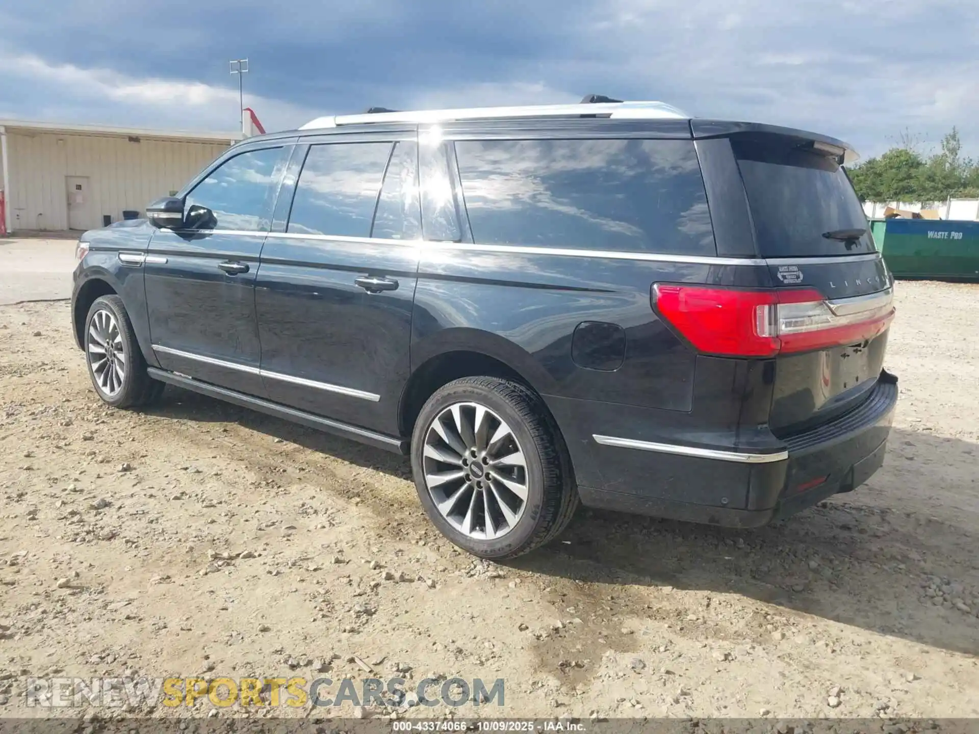 3 fotografías del automóvil dañado 5LMJJ3LT2MEL05719 LINCOLN NAVIGATOR 2021