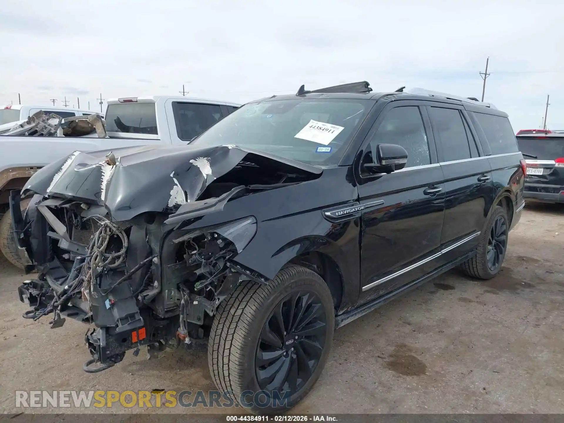2 fotografías del automóvil dañado 5LMJJ3LT3MEL08354 LINCOLN NAVIGATOR 2021