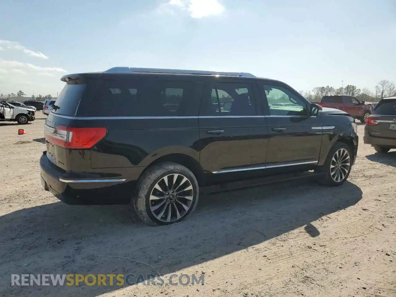 3 fotografías del automóvil dañado 5LMJJ3LT5MEL07075 LINCOLN NAVIGATOR 2021