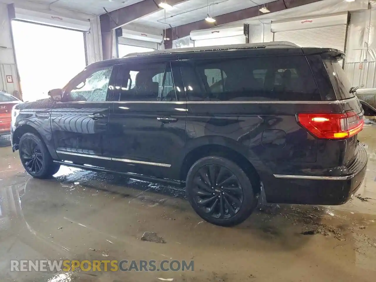 2 fotografías del automóvil dañado 5LMJJ3LT9MEL00906 LINCOLN NAVIGATOR 2021