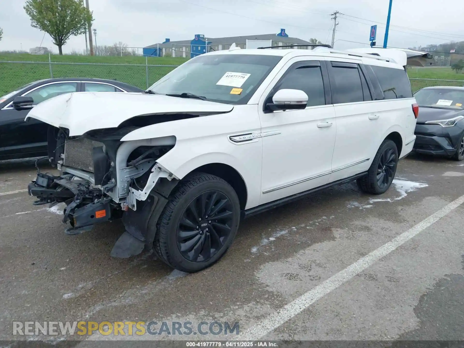 2 fotografías del automóvil dañado 5LMJJ3LT9MEL07595 LINCOLN NAVIGATOR 2021