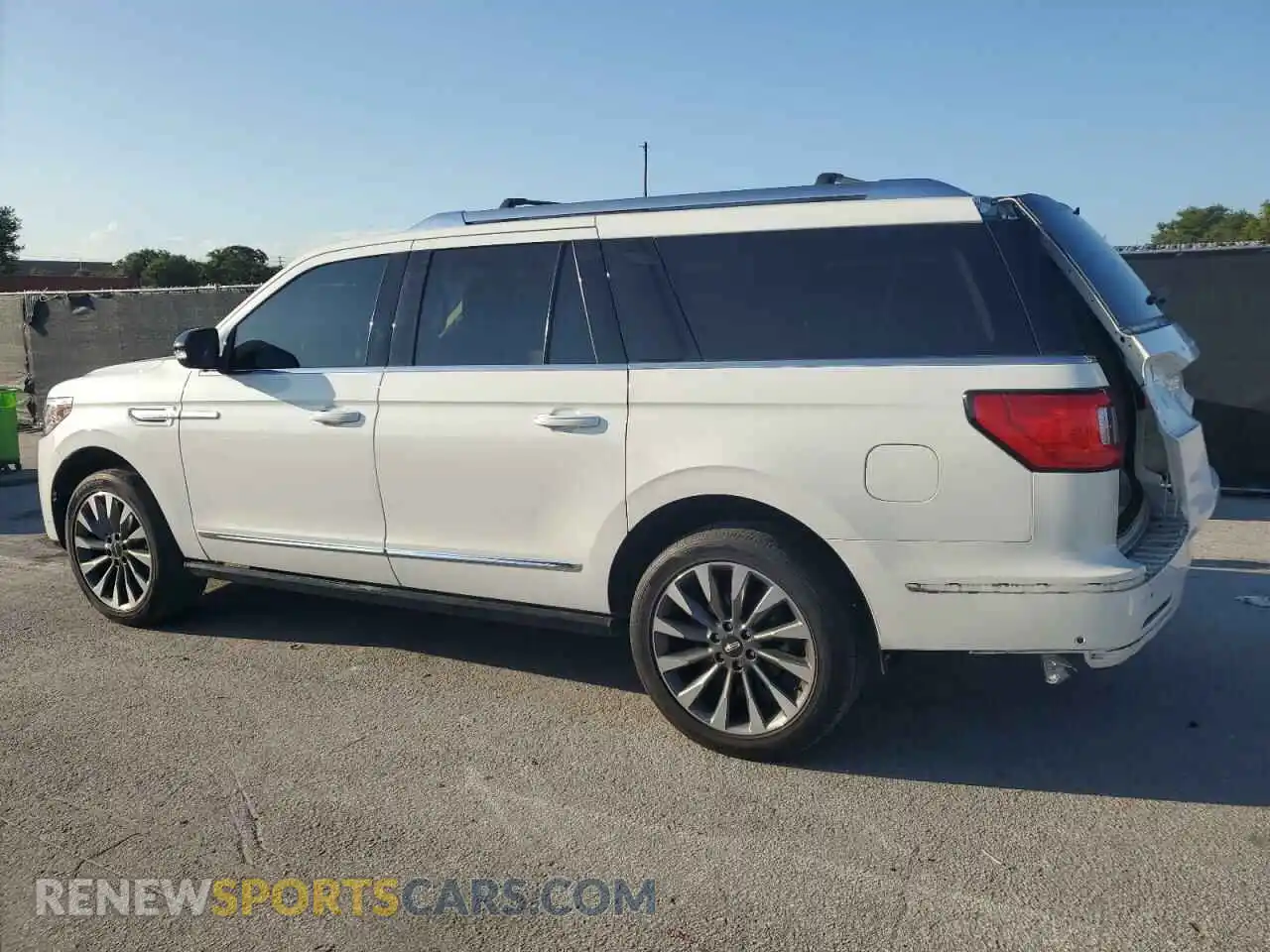 2 fotografías del automóvil dañado 5LMJJ3LTXMEL17469 LINCOLN NAVIGATOR 2021