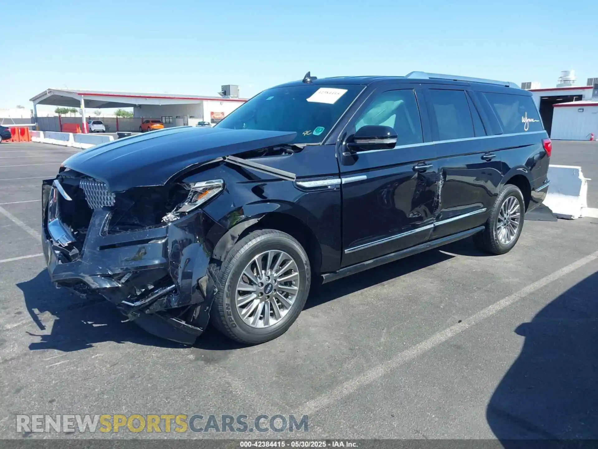 2 fotografías del automóvil dañado 5LMJJ3MT2MEL10966 LINCOLN NAVIGATOR 2021