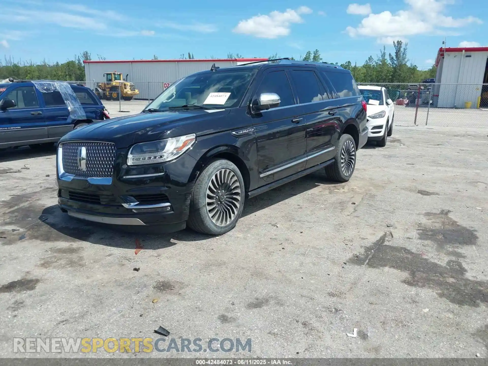 2 fotografías del automóvil dañado 5LMJJ3TT4MEL13837 LINCOLN NAVIGATOR 2021