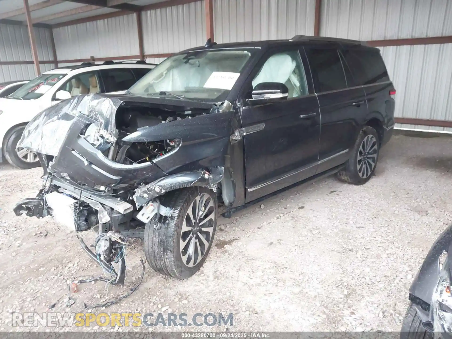 2 Photograph of a damaged car 5LMJJ2KT3NEL02017 LINCOLN NAVIGATOR 2022