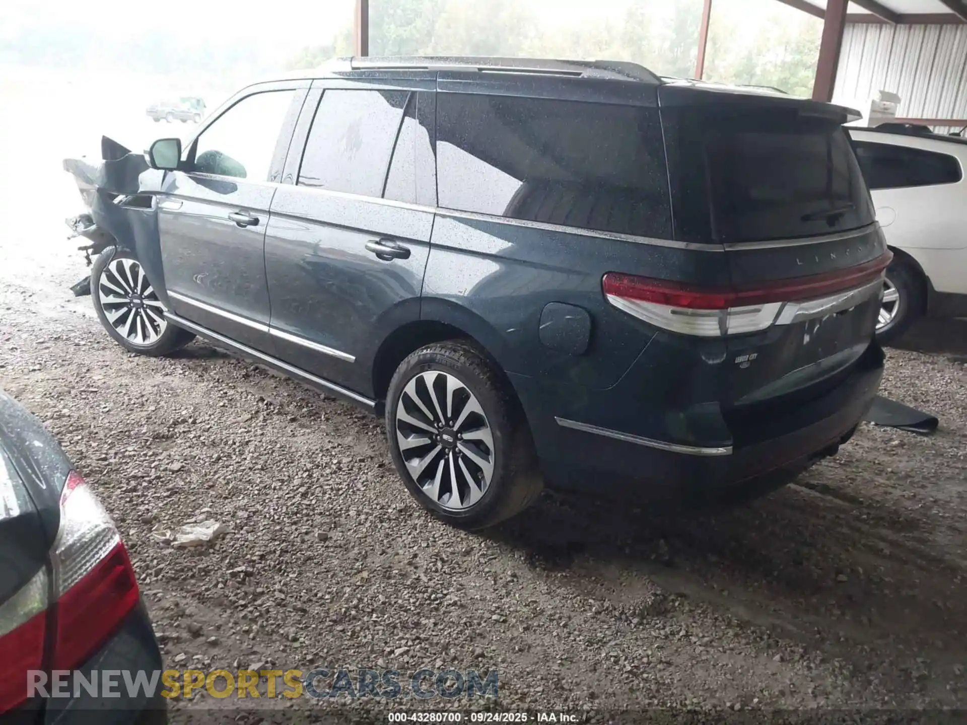 3 Photograph of a damaged car 5LMJJ2KT3NEL02017 LINCOLN NAVIGATOR 2022