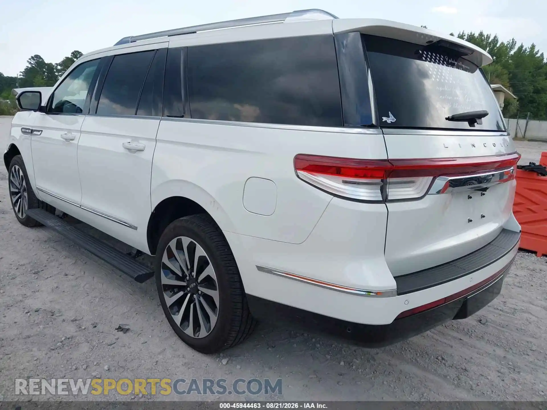 3 Photograph of a damaged car 5LMJJ3LT6NEL03974 LINCOLN NAVIGATOR 2022